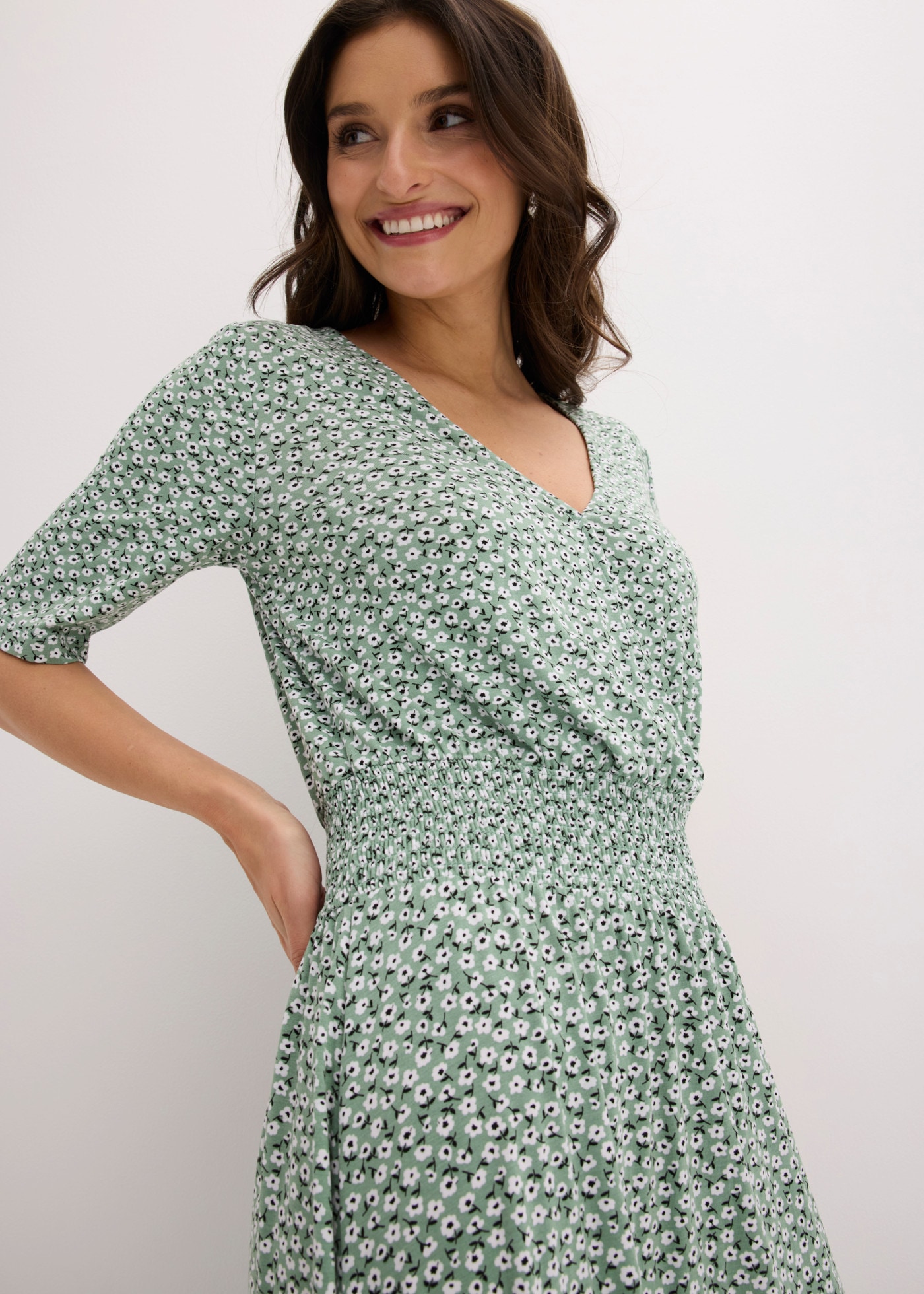 bonprix Jerseykleid »Jerseykleid aus Viskose-Mix« für sommerliche Tage, aus Viskose und Elasthan, Kurzarm-Design