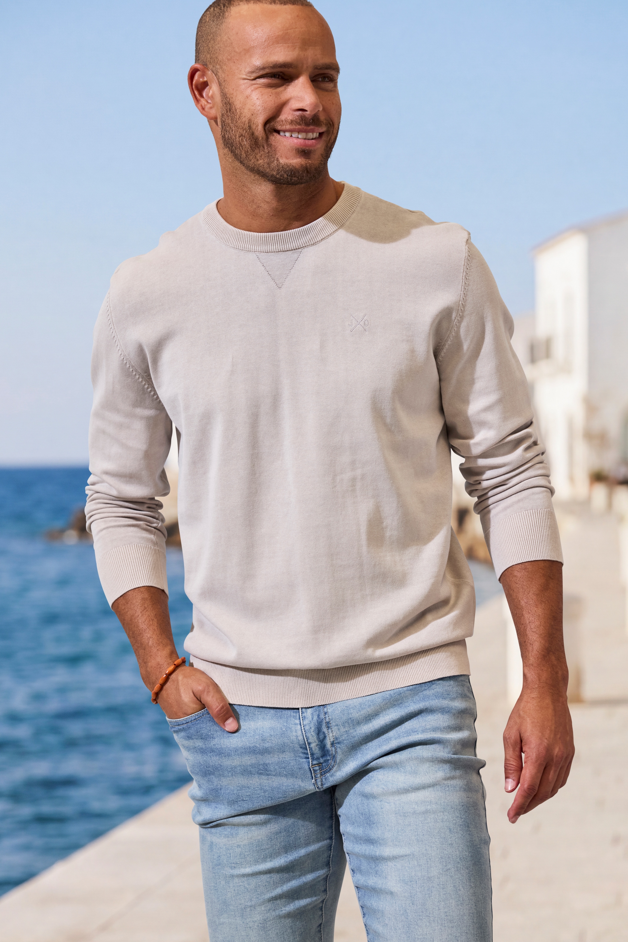 John Devin Strickpullover "NAME?" mit kleiner JD Stickerei und modischem Ausschnittdetail