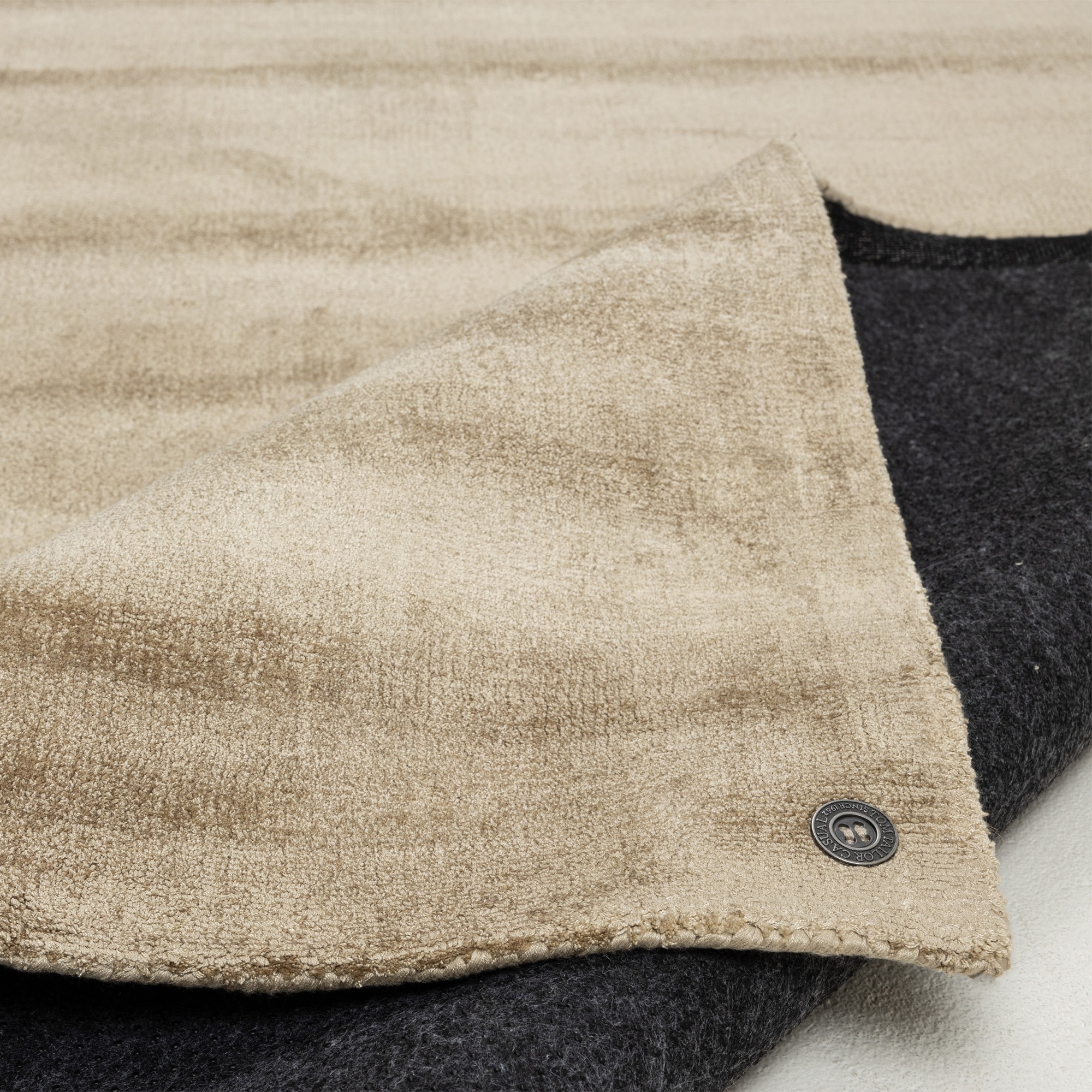 Teppich TOM TAILOR HOME "Shine uni" Gr. 6, braun (hellbraun), B:190cm H:8mm L:290cm, Viskose, Teppiche, Teppich, Handweb Teppich, 100% Viskose, handgewebt, mit elegantem Schimmer 2