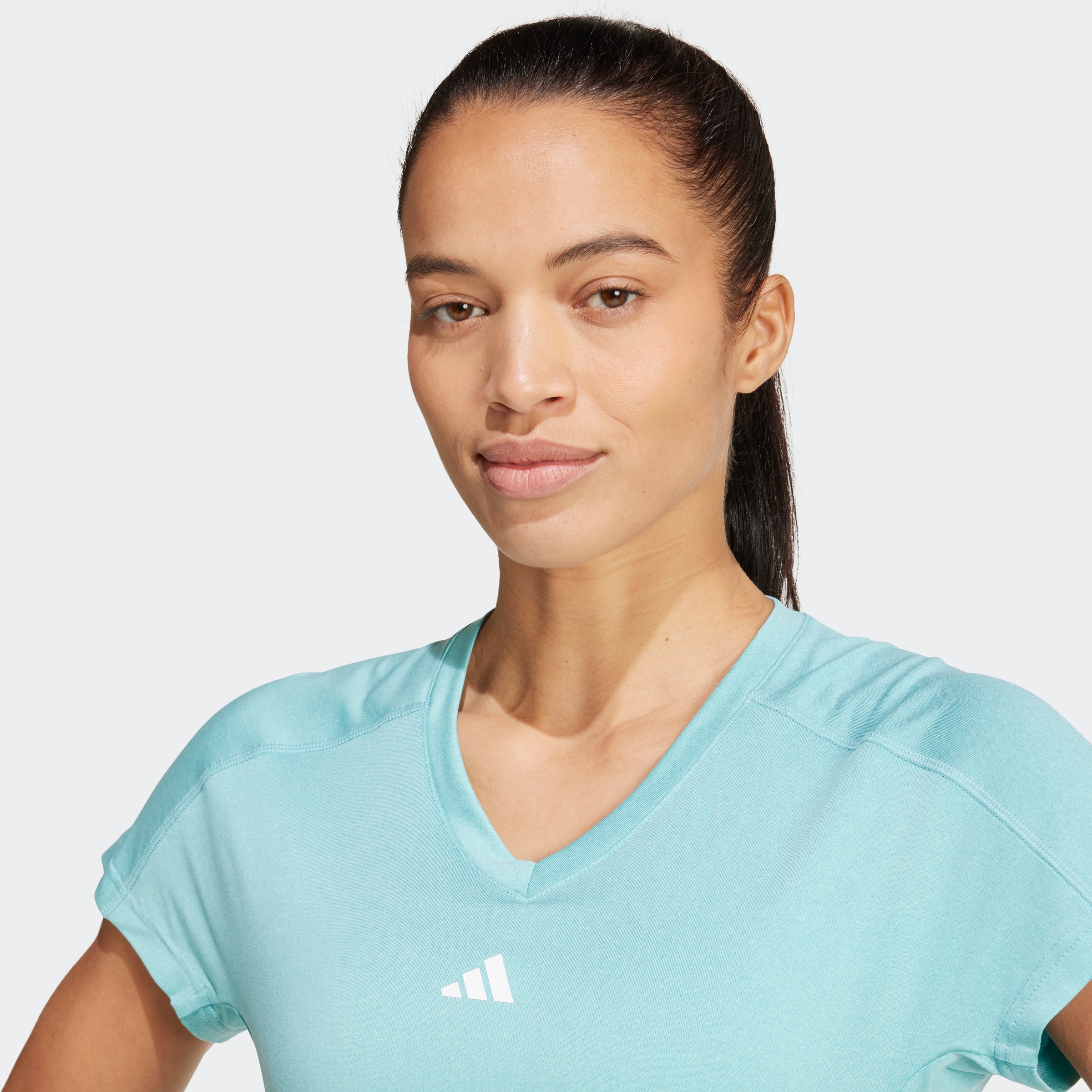 adidas Performance T-Shirt »AEROREADY TRAIN ESSENTIALS MINIMAL BRANDING V-NECK«