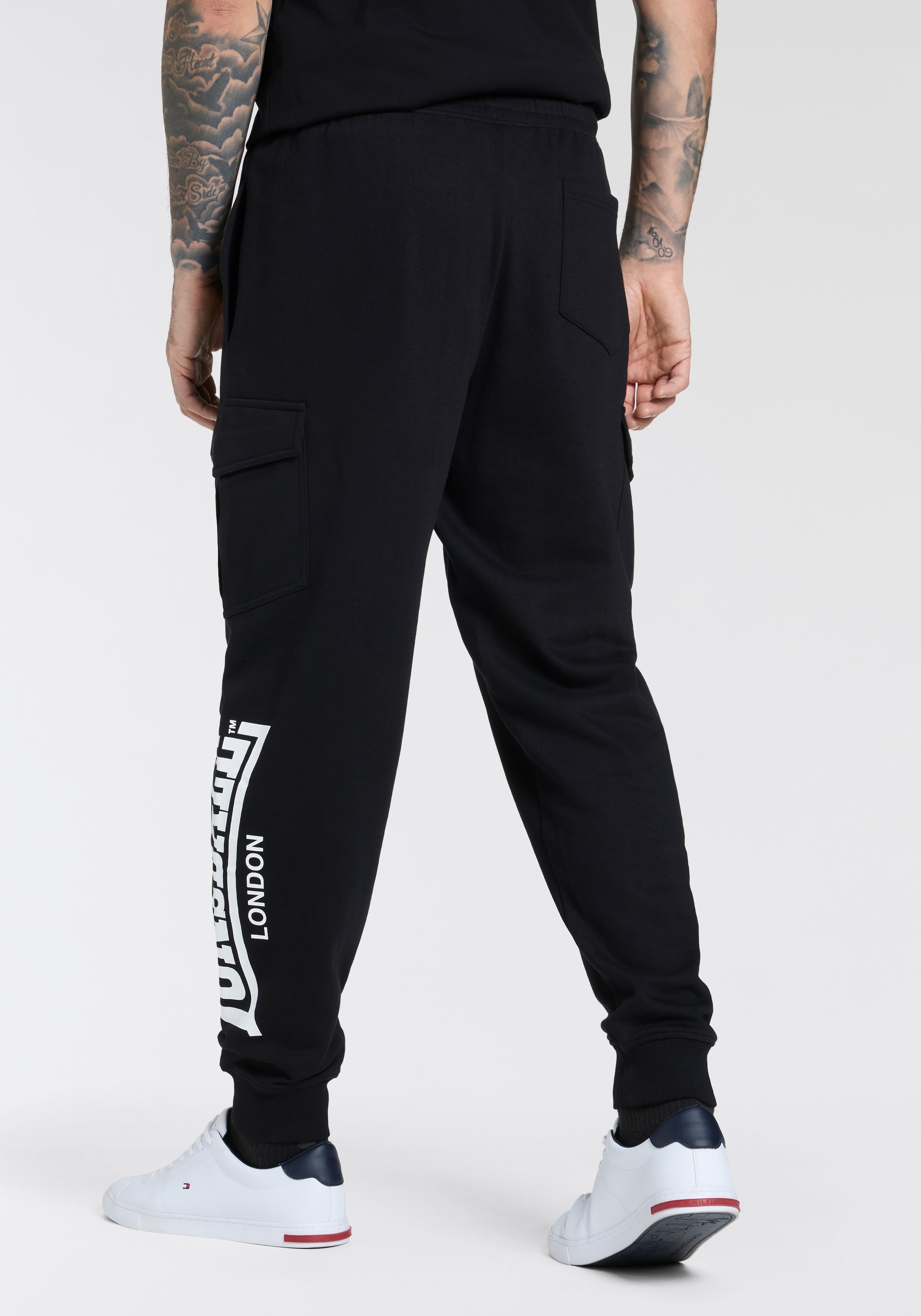 Lonsdale Jogginghose, Atmungsaktiv mit Reißverschlusstasche günstig online kaufen
