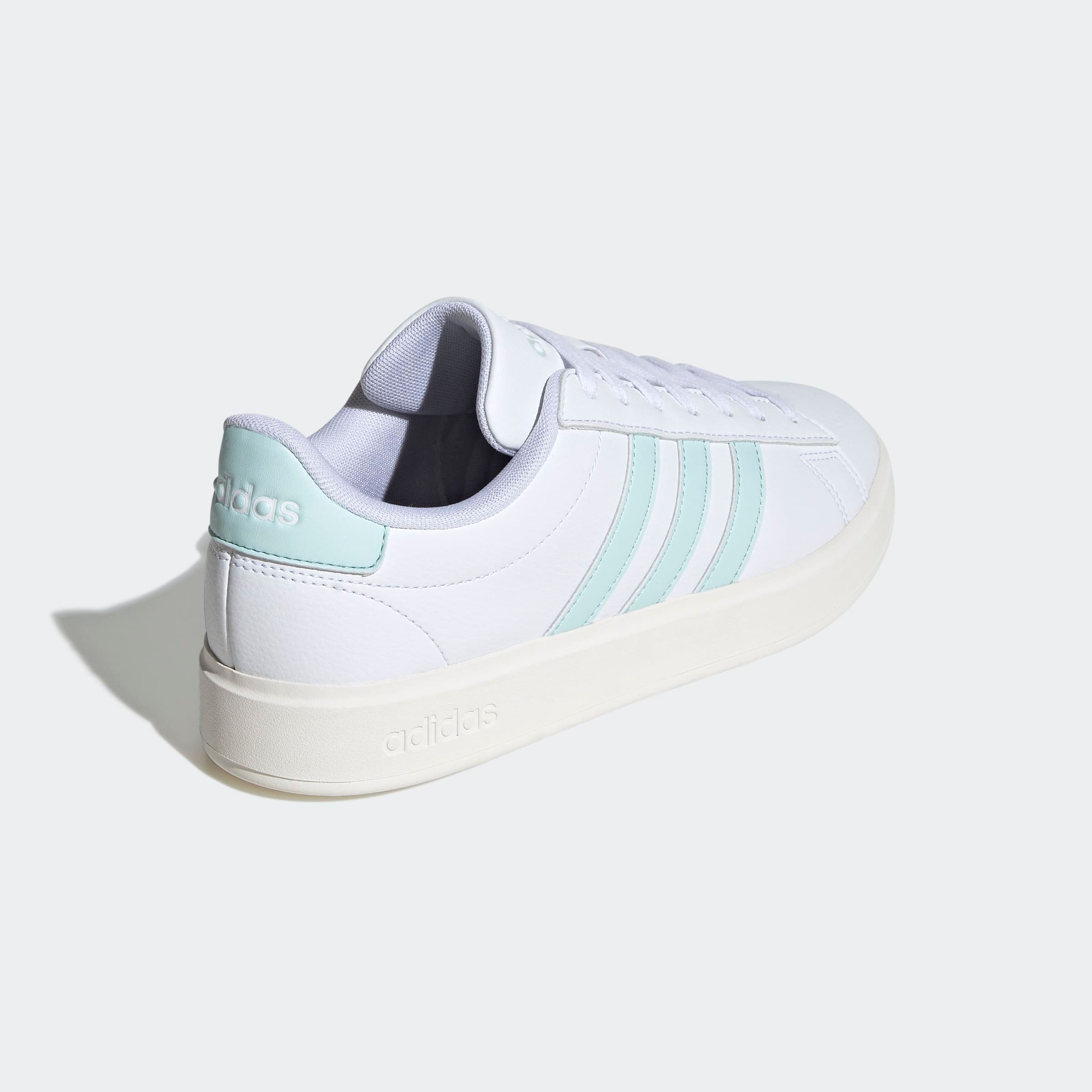 adidas Sportswear Sneaker »GRAND COURT CLOUDFOAM LIFESTYLE COURT COMFORT«, Design auf den Spuren des adidas Superstar
