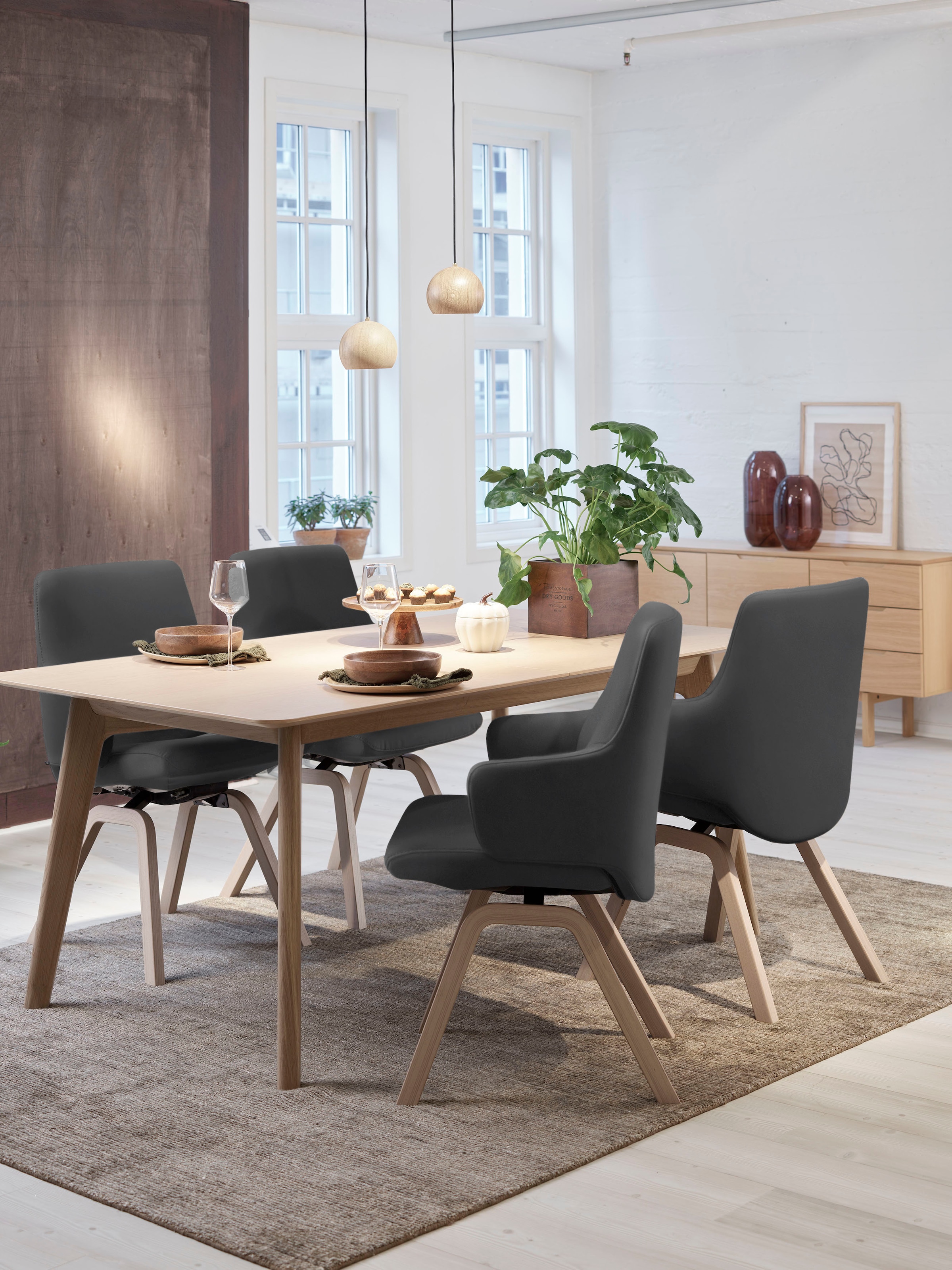 Stressless Polsterstuhl "Laurel" () Low Back mit Armlehne, Größe L, mit schräggestellten Beinen in Schwarz