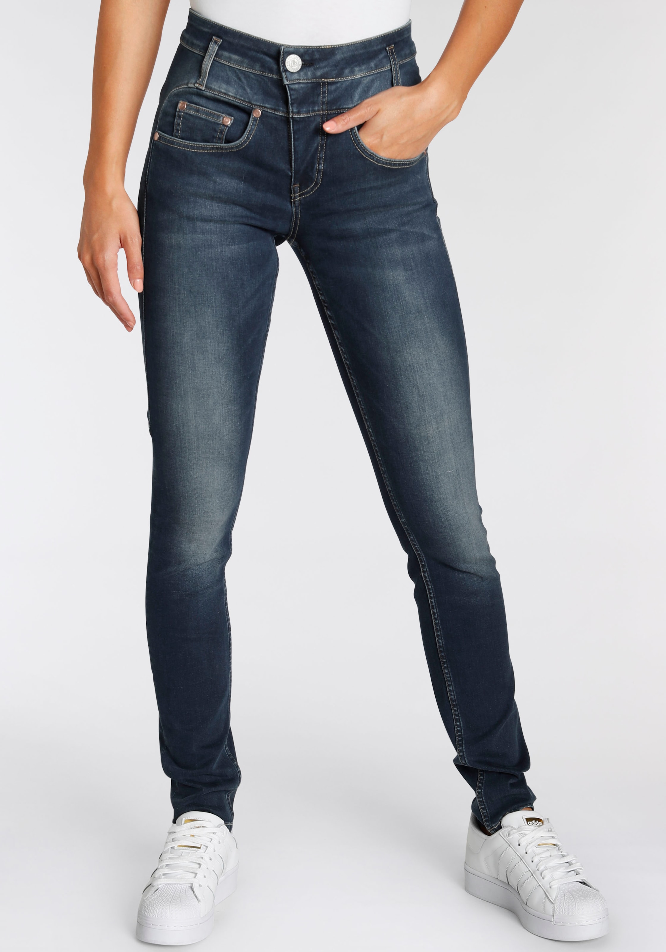 Herrlicher Slim-fit-Jeans »SHARP SLIM REUSED DENIM«, Nachhaltige Premium-Qualität enthält recyceltes Material