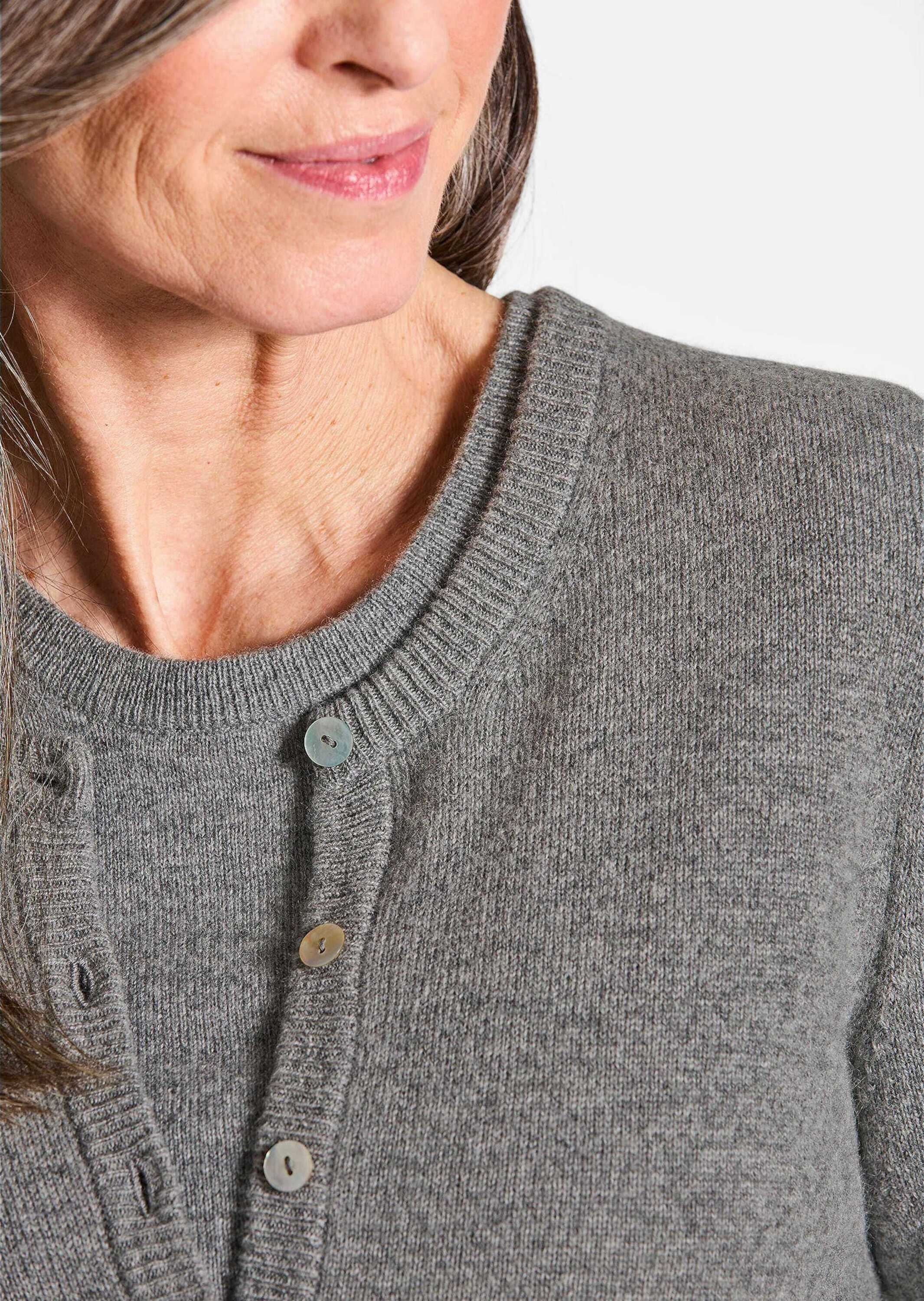GOLDNER Strickjacke »Kurzgröße Kaschmirstrickjacke mit Rundhalsausschnitt«