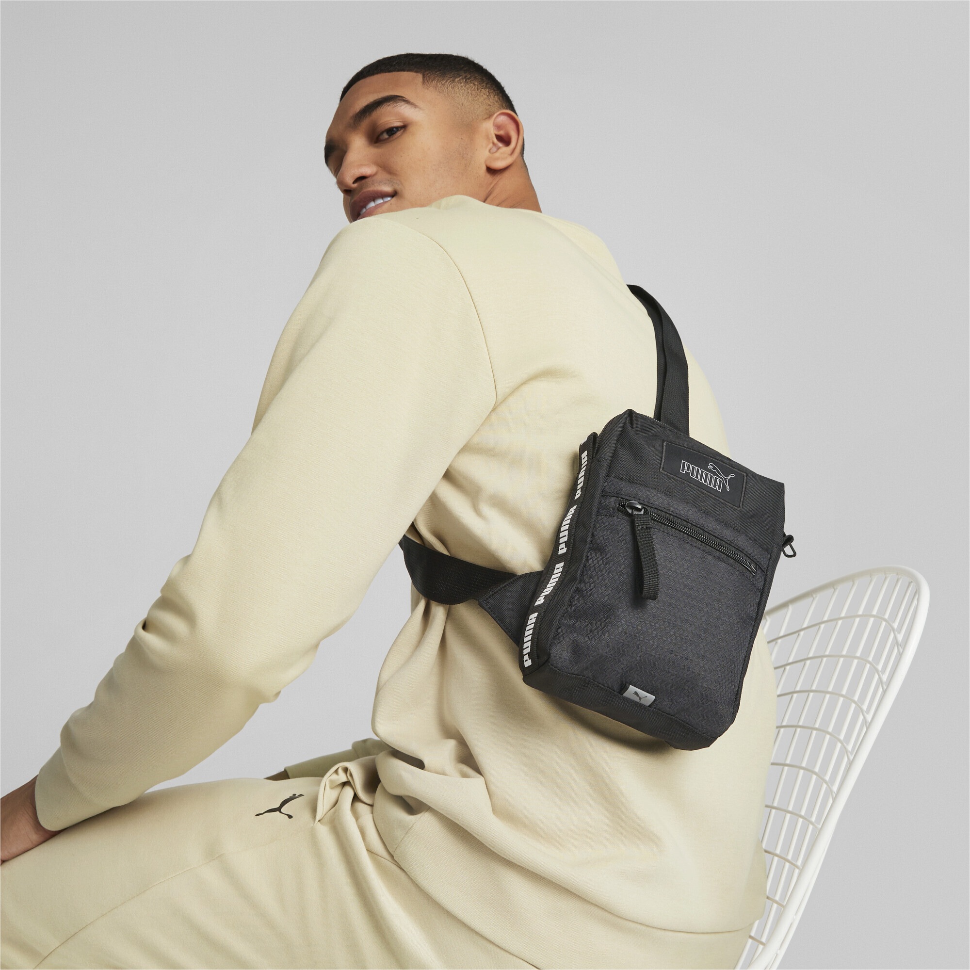 PUMA Schultertasche »Evo Essentials Front Loader Tasche Erwachsene«