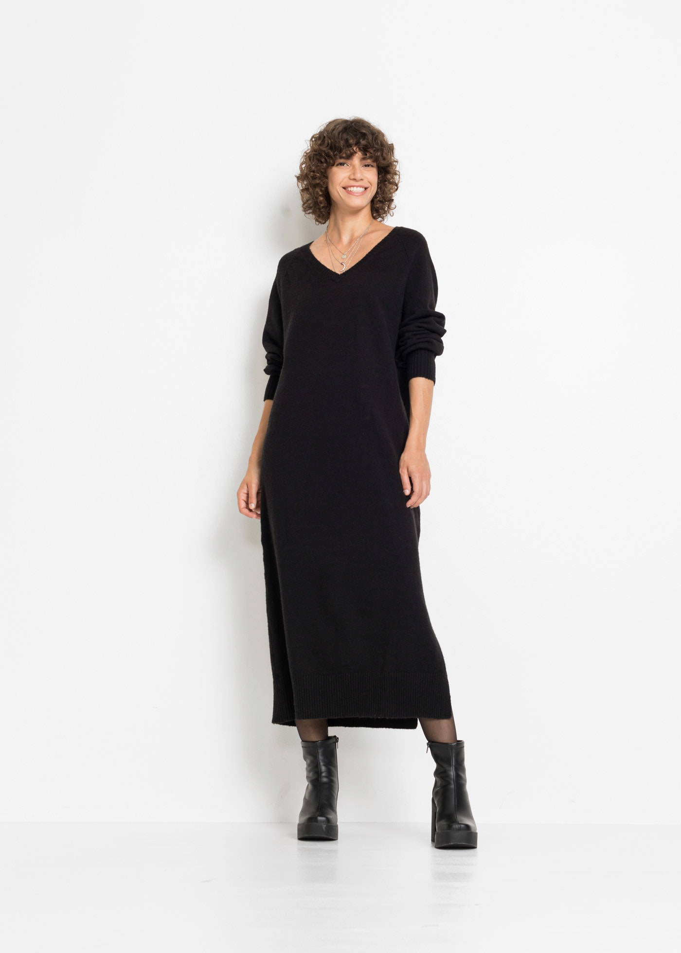 bonprix Strickkleid »Oversized Strickkleid in Midilänge« Oversized Strickkleid in Midilänge mit Ballonärmeln und V-Ausschnitt