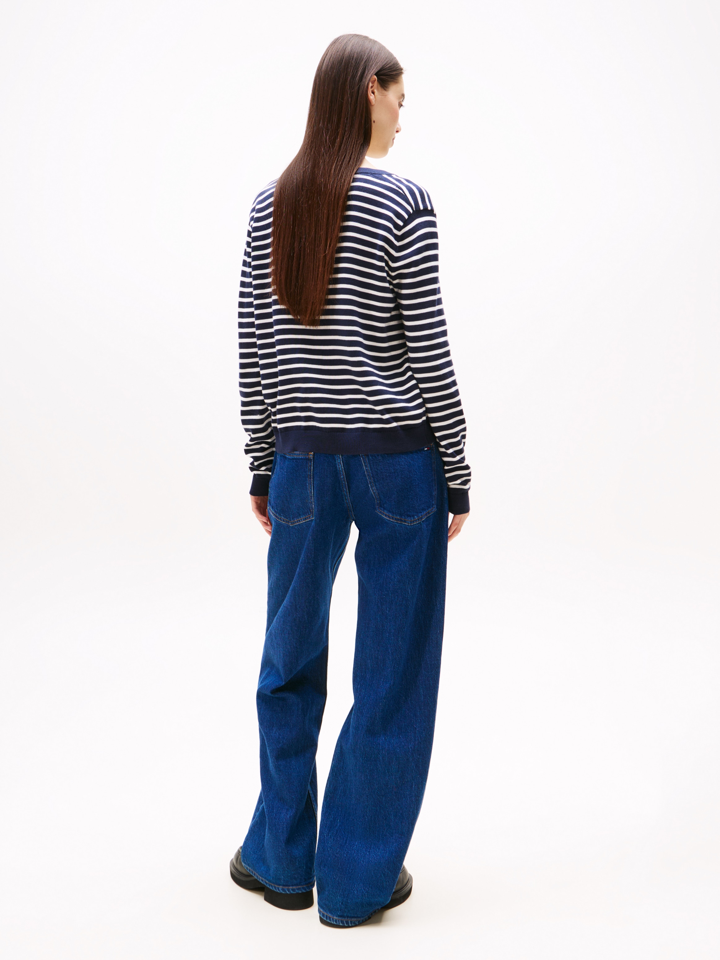 Tommy Jeans V-Ausschnitt-Pullover »TJW ESSENTIAL VNECK SWEATER EXT«, mit Logostickerei