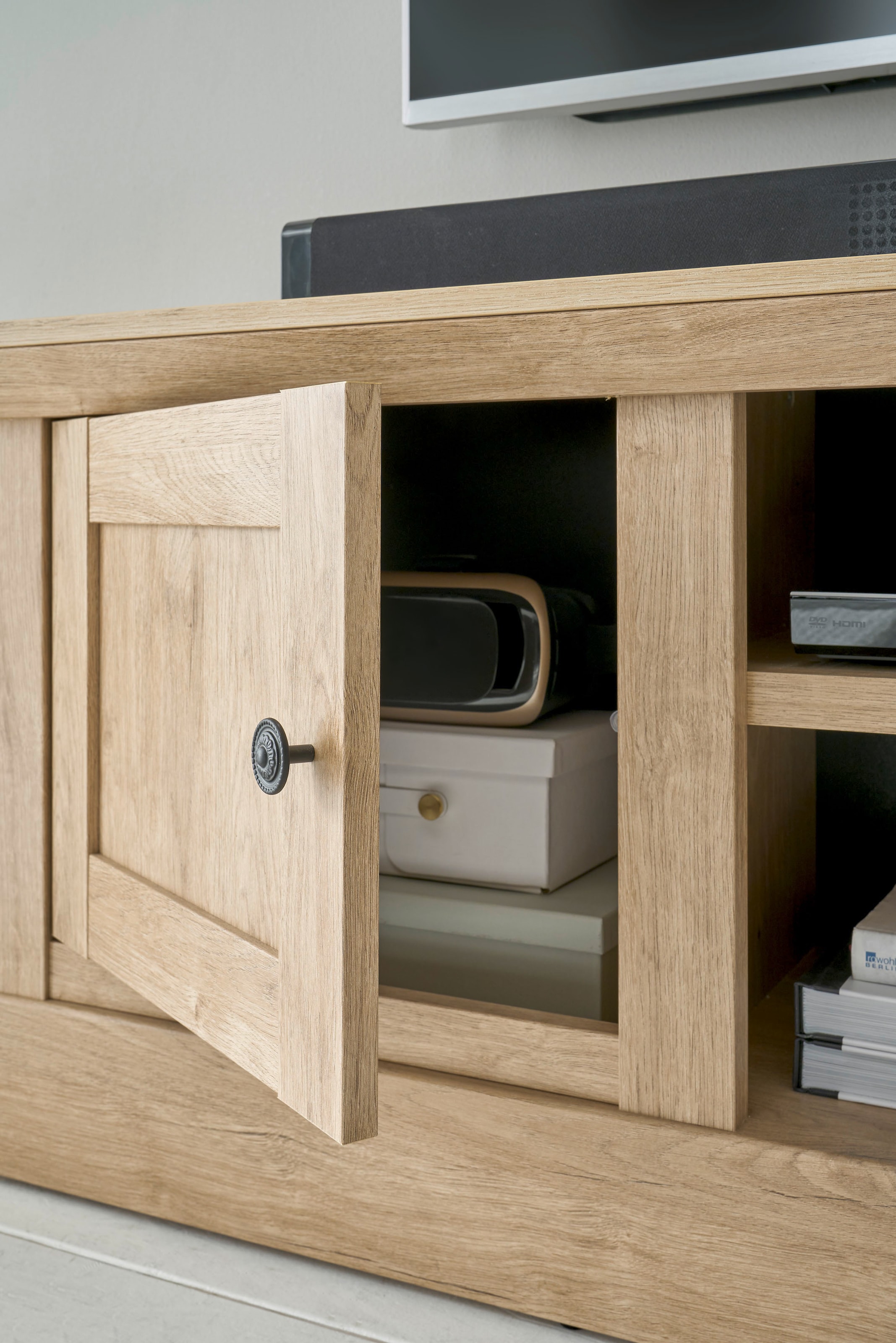 Home affaire Wohnwand »Cornwall, Anbauwand im Landhausstil, Wohnzimmer-Set, Eiche Dekor«, (Set, 2 St.), enthält Lowboard, Wandboard, Eiche Dekor, 152 cm breit