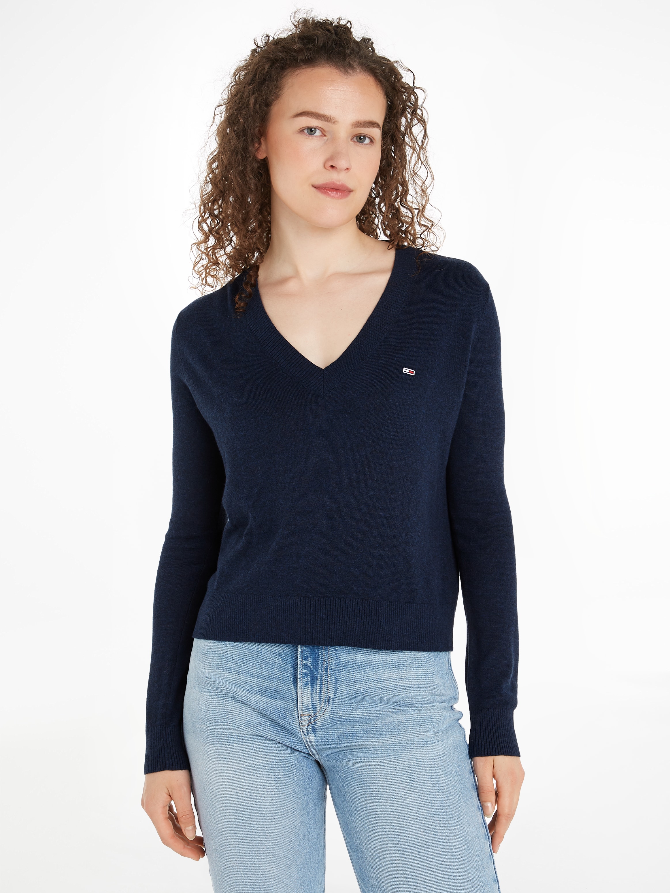V-Ausschnitt-Pullover »TJW ESSENTIAL VNECK SWEATER EXT«, mit Tommy Jeans Flagge