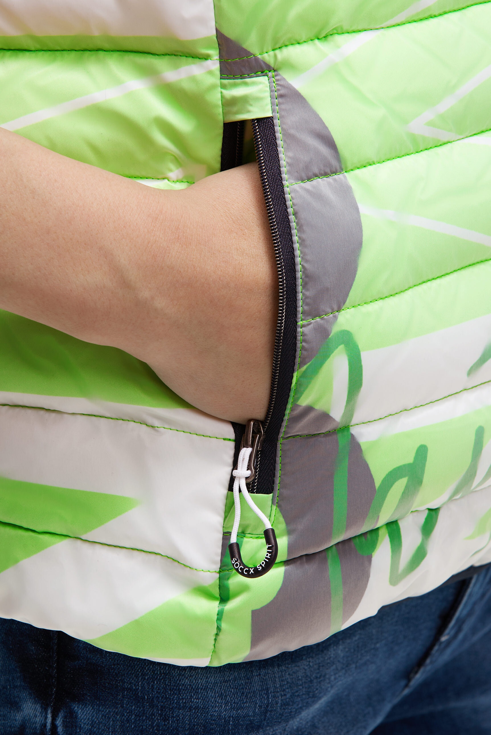 SOCCX Steppweste mit integrierter Kapuze im Stehkragen