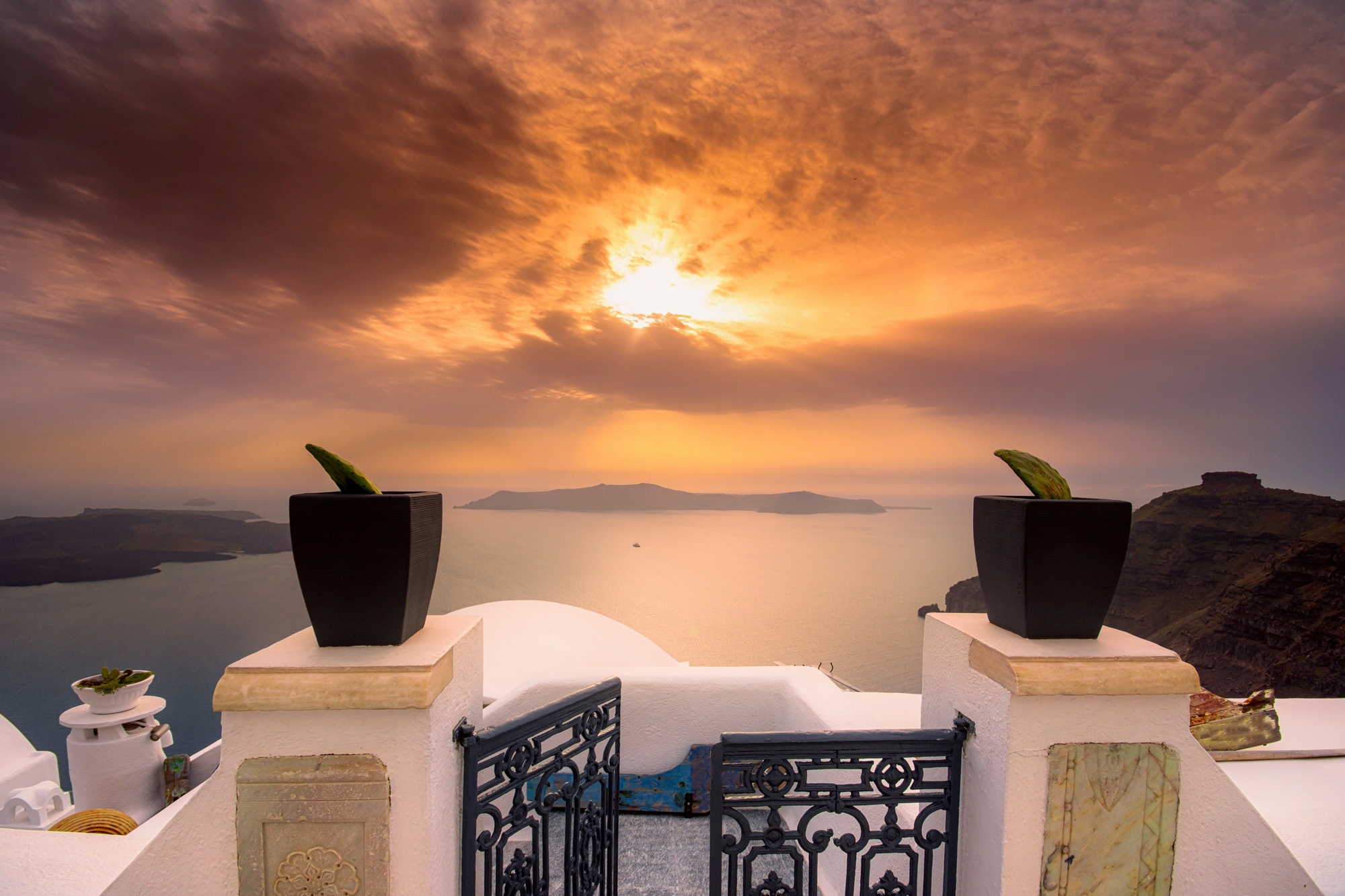Papermoon Fototapete "TERRASSE-SANTORINI SEE MEER STRAND PALMEN DÜNEN SCHIFFE"