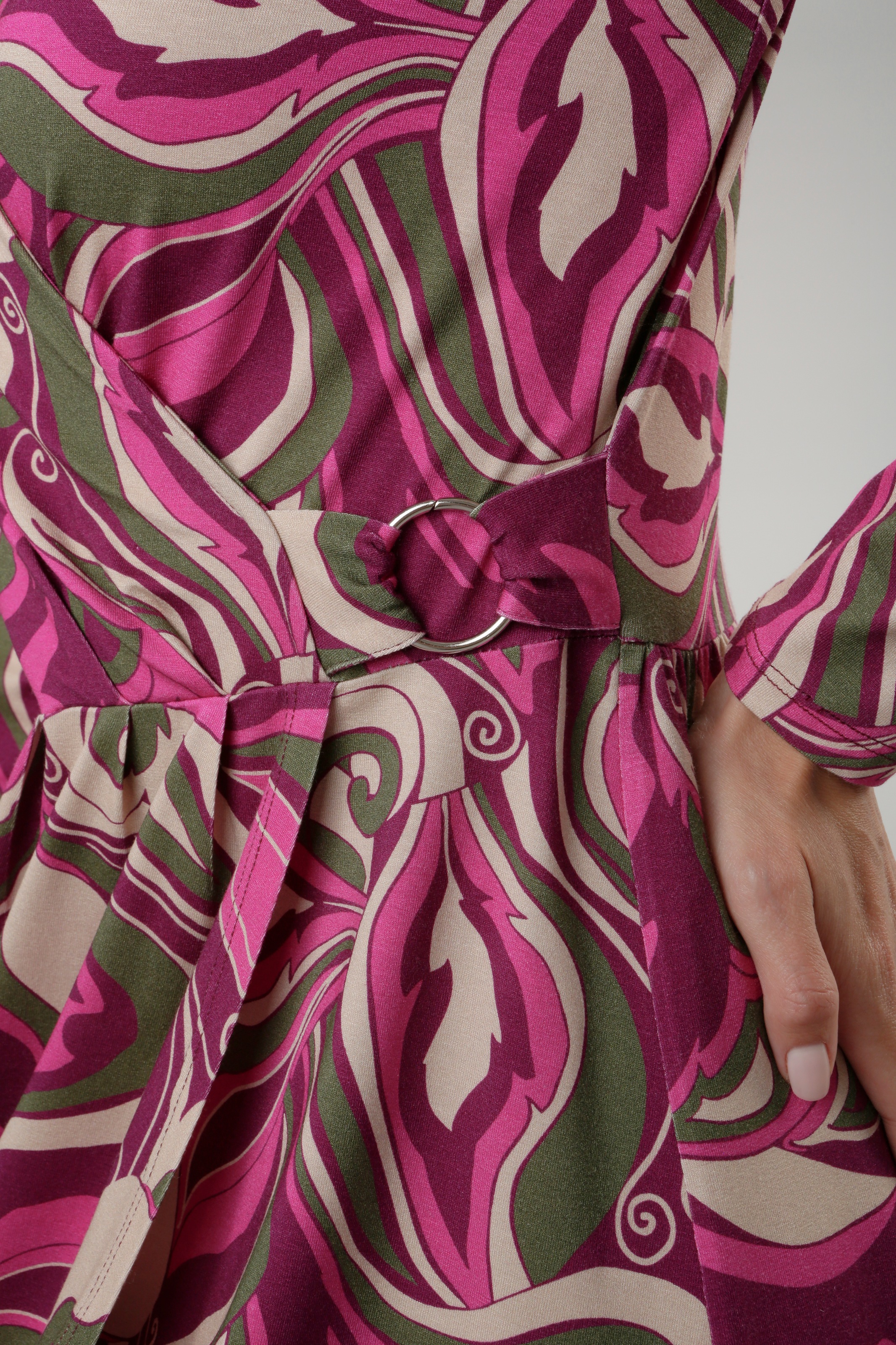 Aniston SELECTED NEUE bestellen mit BAUR KOLLEKTION | online - Zierring Jerseykleid, silberfarbenem