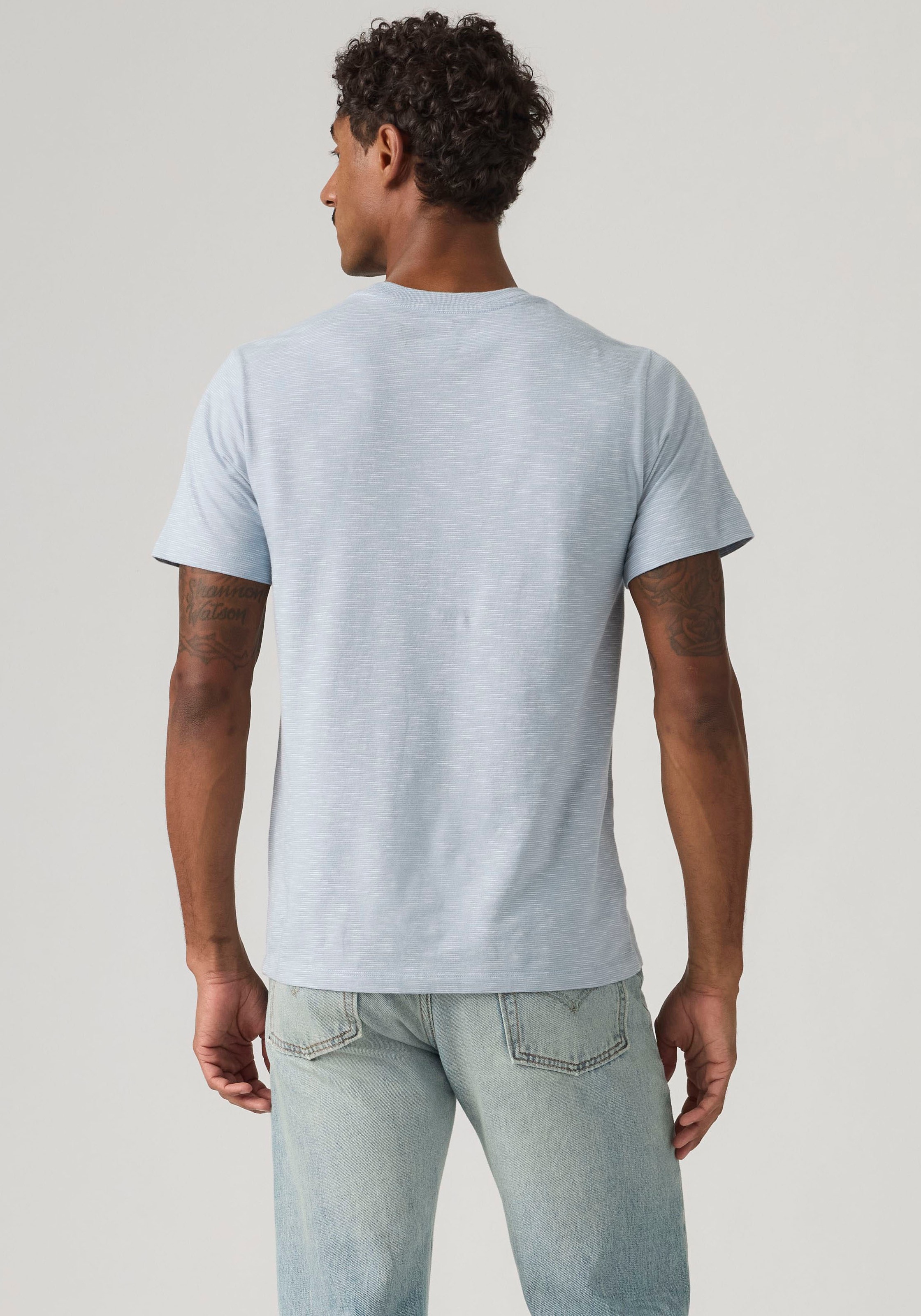Thumbnail - Levis T-Shirt "CLASSIC POCKET TEE" mit aufgesetzter Brusttasche