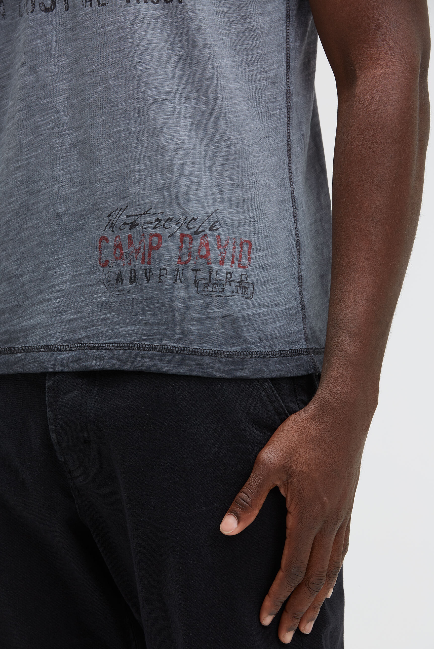 CAMP DAVID Henleyshirt mit offener Kante am Ausschnitt