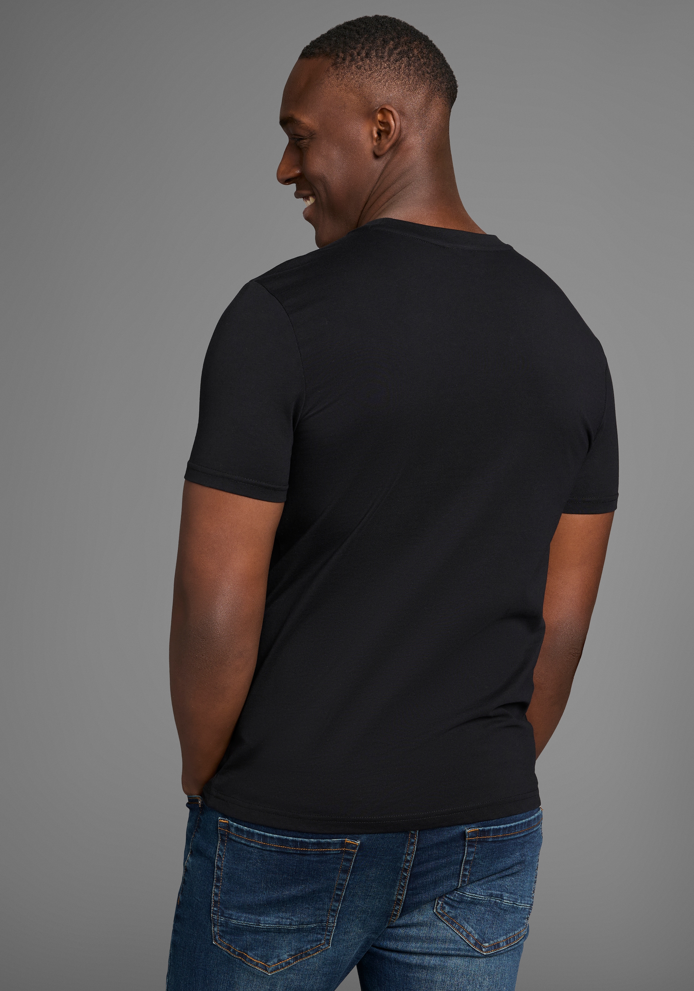 Bruno Banani T-Shirt, T-Shirt in schmaler Passform