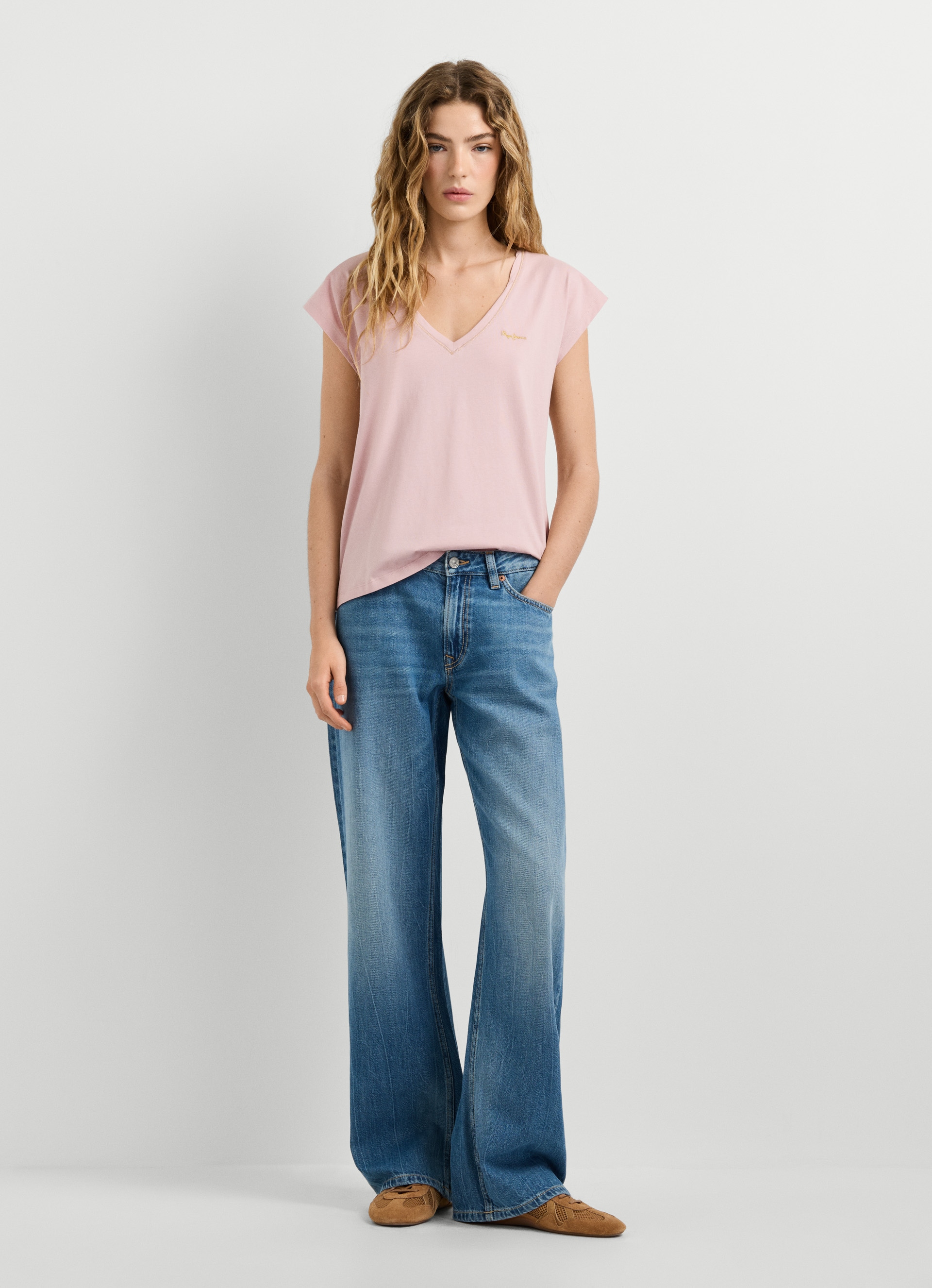 Pepe Jeans T-Shirt »CLOE« mit V-Ausschnitt, Logostickerei
