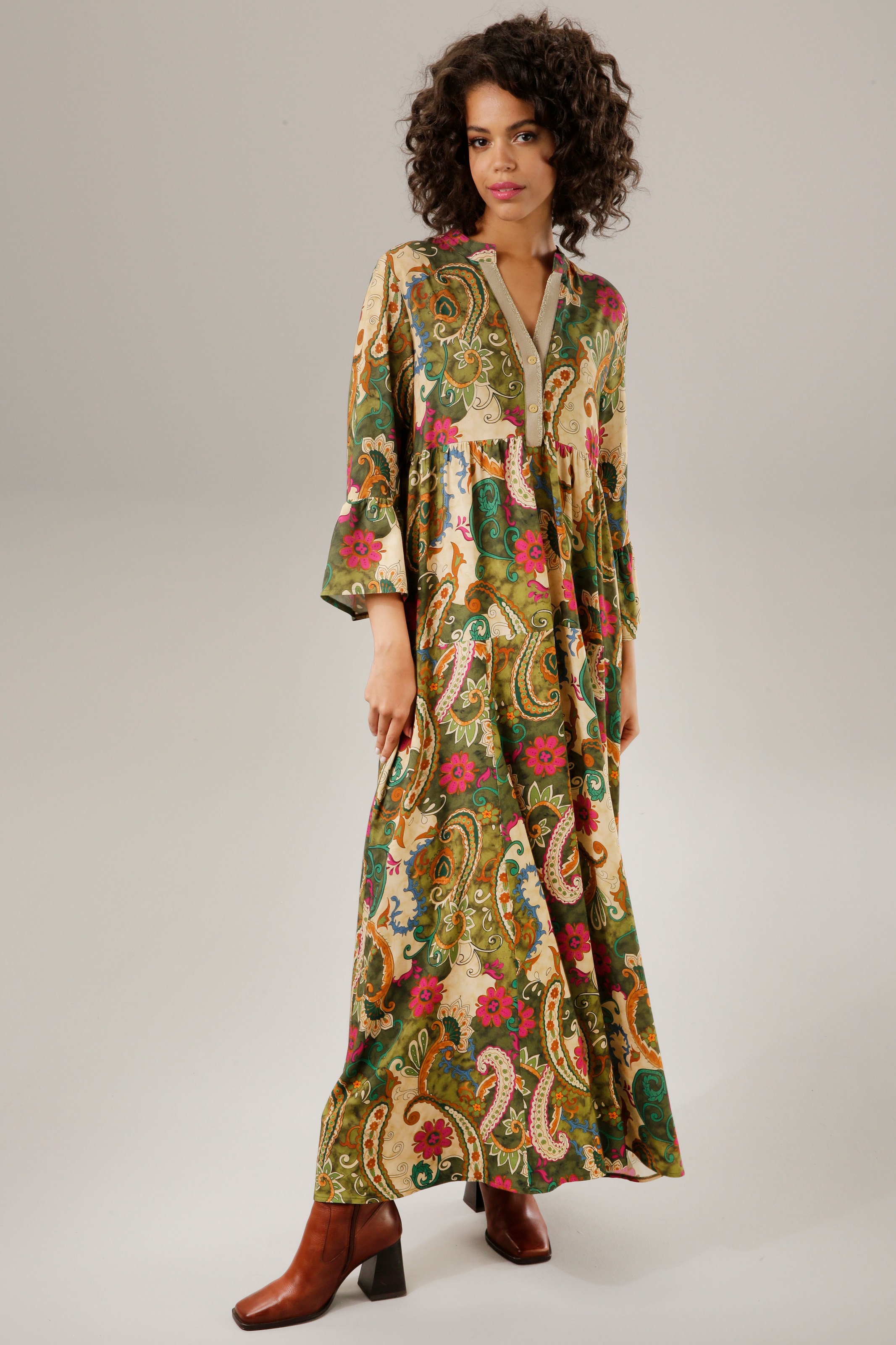 Aniston CASUAL Maxikleid, mit farbenfrohem Blumen- und Paisley-Druck