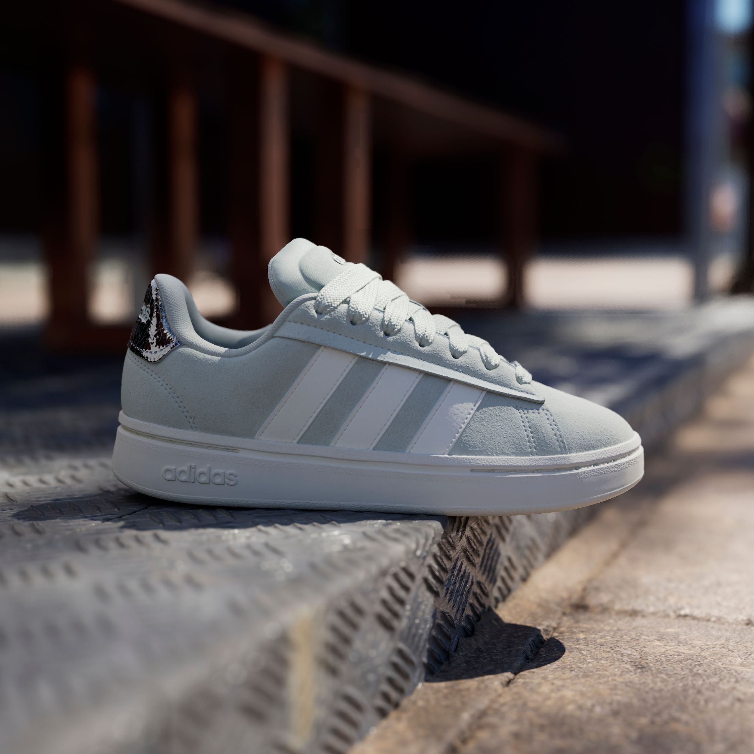 adidas Sportswear Sneaker »GRAND COURT ALPHA 00S«, Design inspiriert vom adidas Campus 00