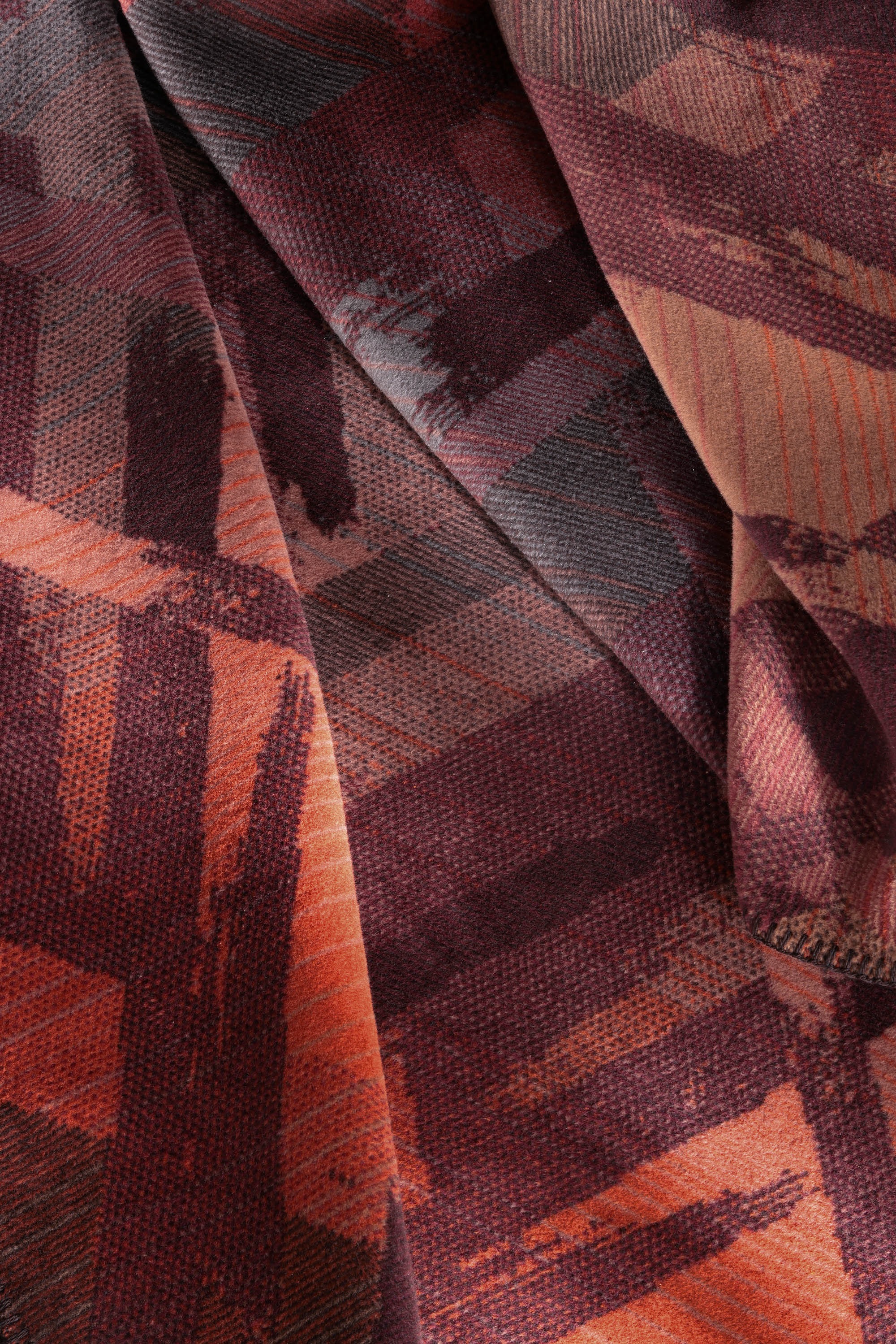 Thumbnail - Biederlack Wohndecke "Garnet Glow mit geketteltem Zierstich" Made in Germany