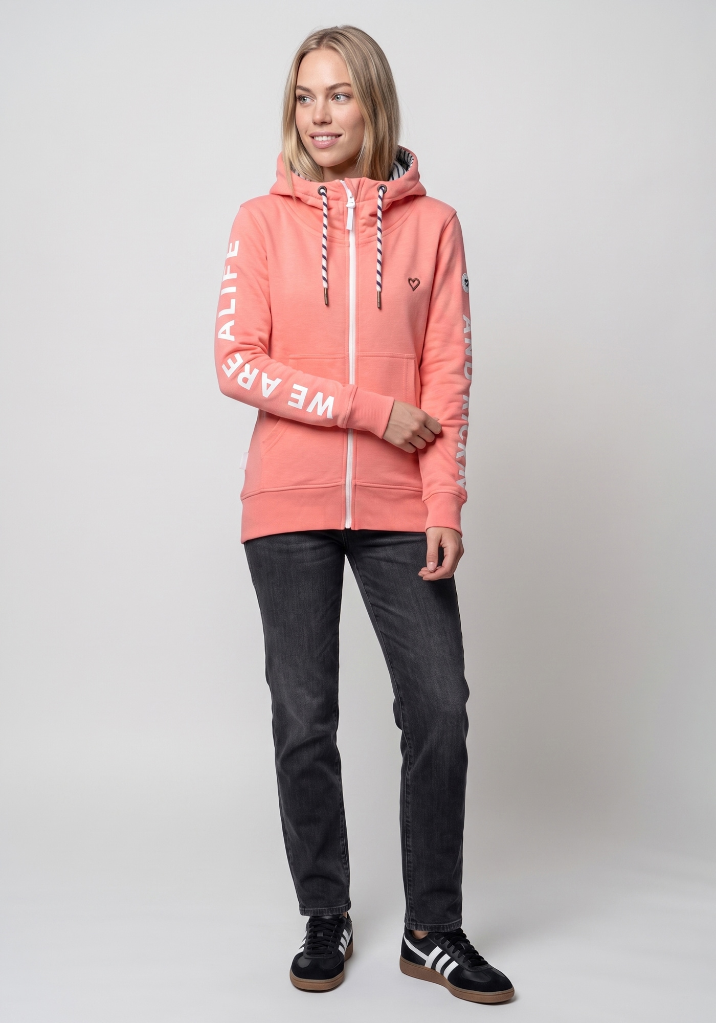 Alife & Kickin 1100000002199 »JessyAK A« leichte Kapuzensweatjackemit Logo-Schriftzug auf den Ärmeln