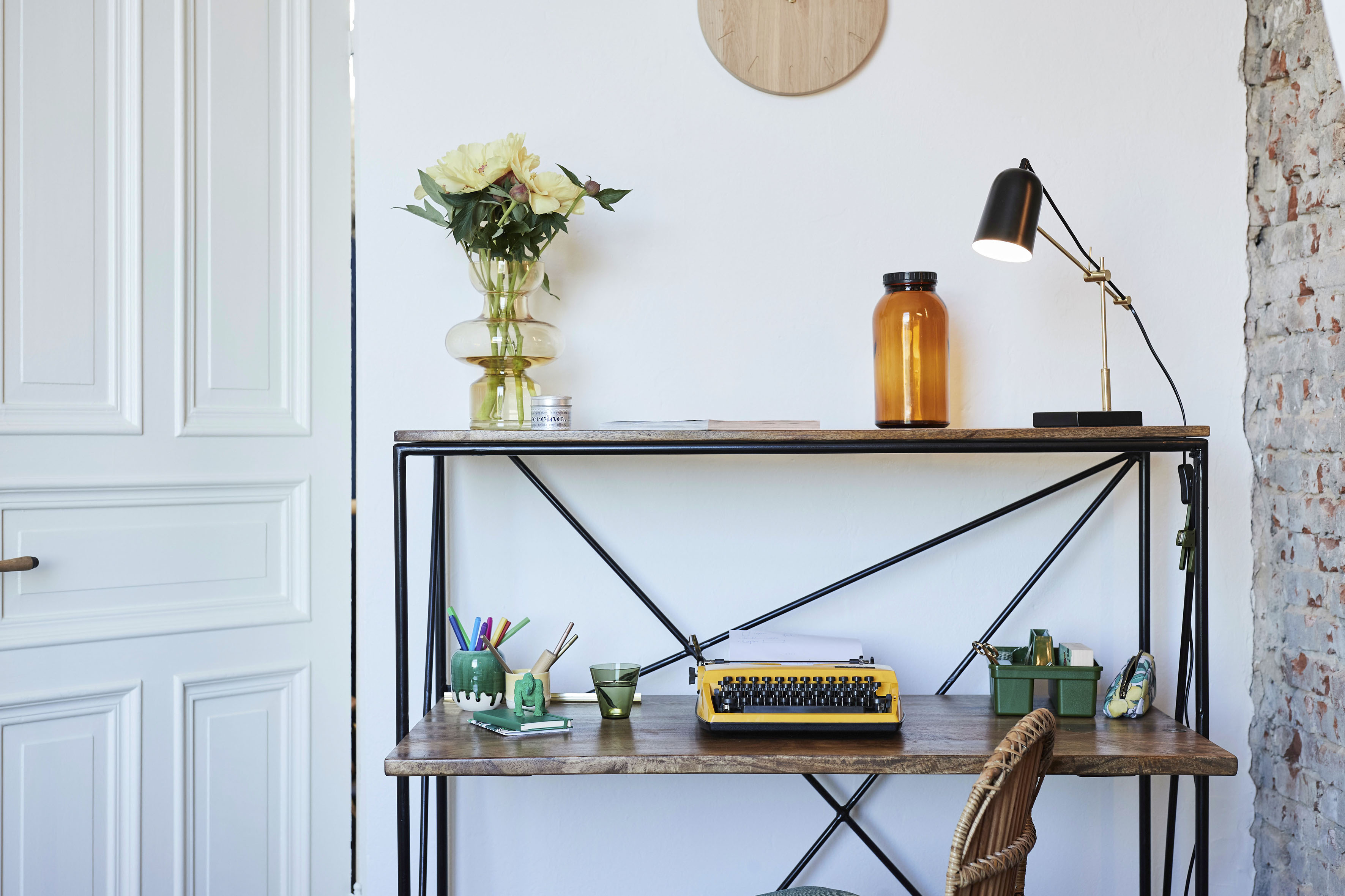 SIT Sekretär "Sulmona aus Mangoholz mit Metallgestell" Kompakter Sekretär mit Regal im minimalistischen Industrial-Design