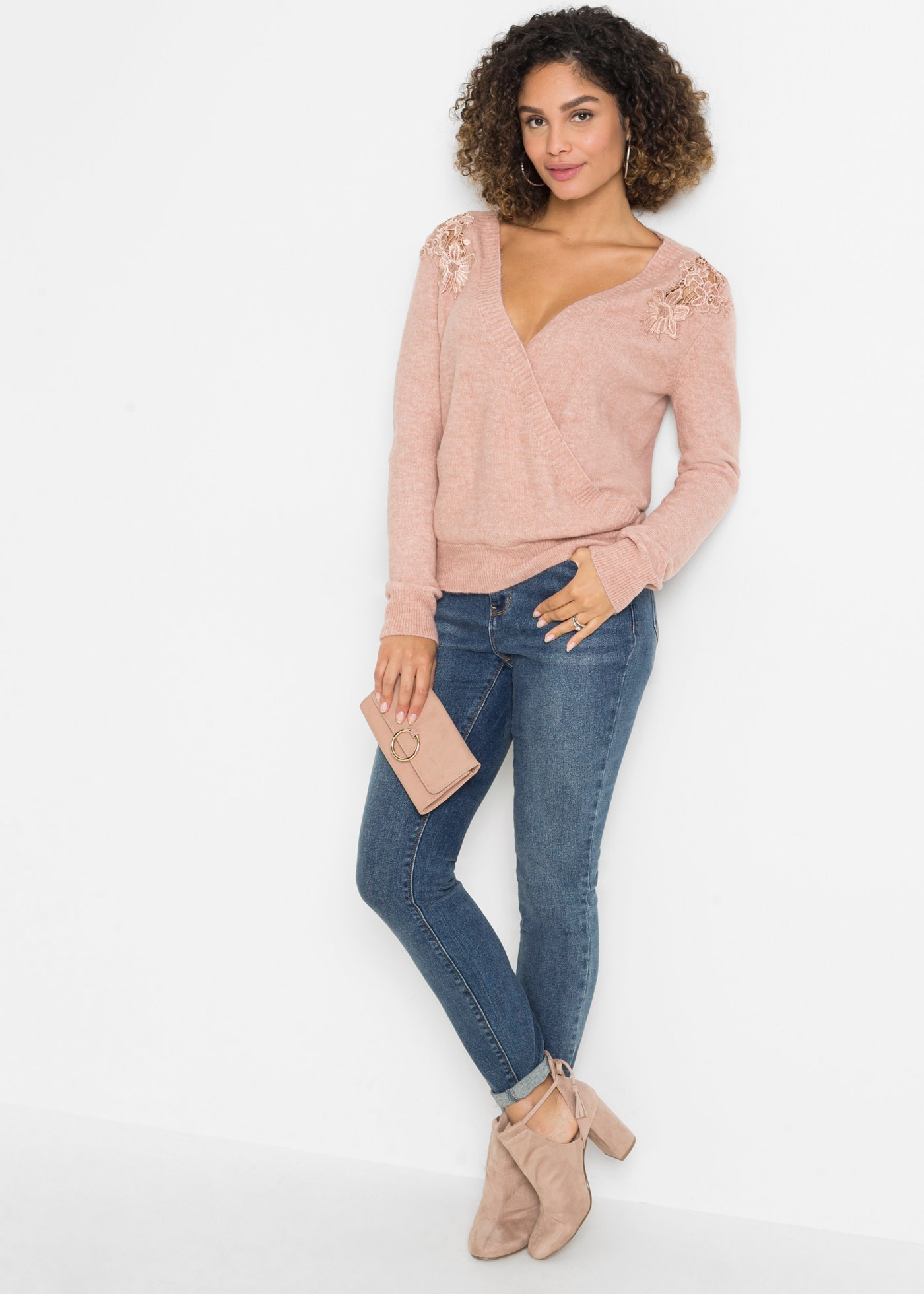 bonprix Strickpullover aus Polyacryl, Polyester und Elasthan, mit Spitzeneinsatz