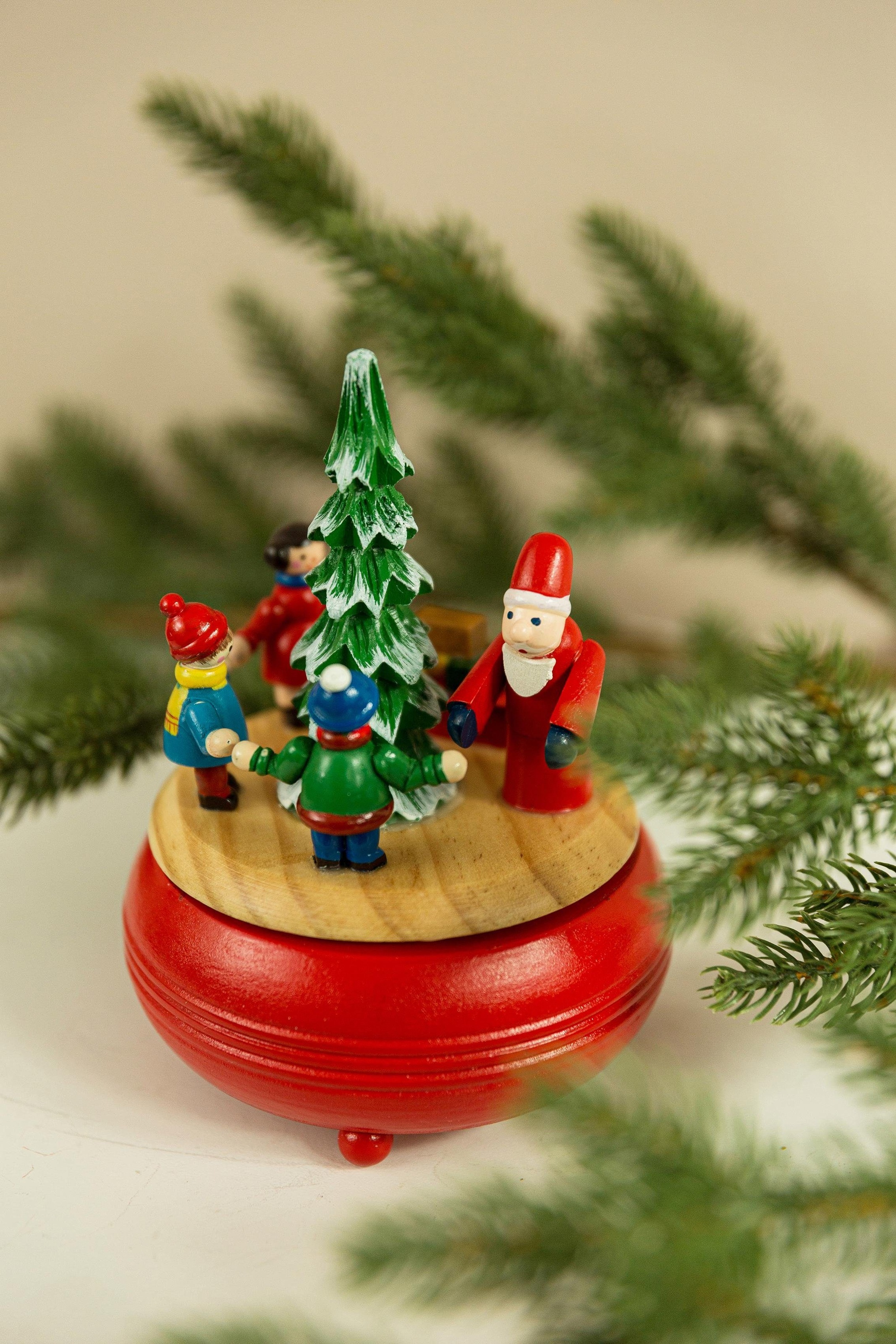 Myflair Möbel & Accessoires Weihnachtsfigur »Weihnachtsdeko«, Spieluhr mit Weihnachtsszene