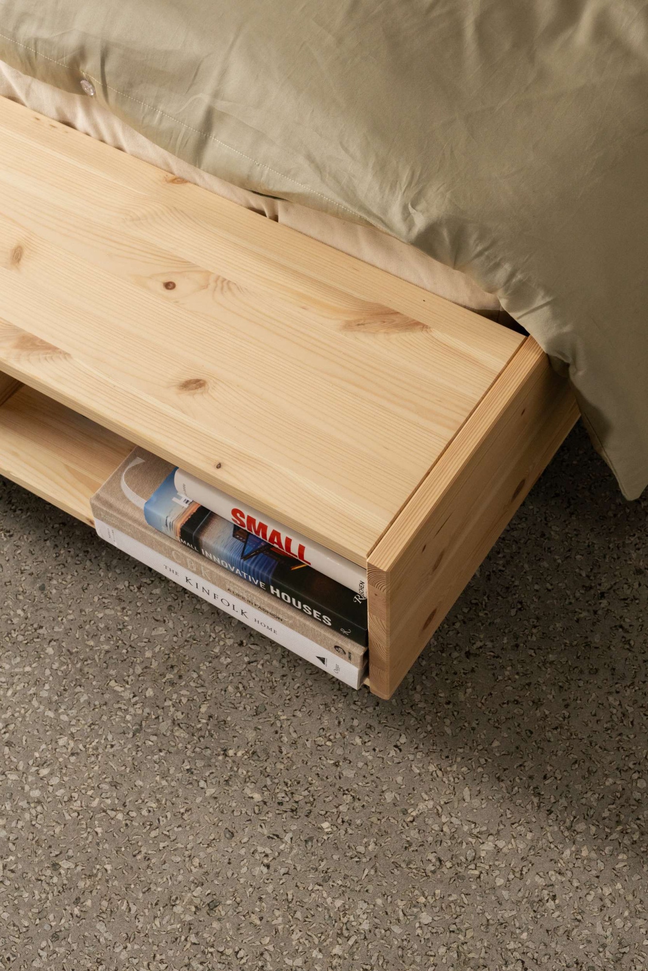 Karup Design Stauraumbett »Merge Bed Bettgestell m. integrierter Bank m. Stauraum, mehrere Größen«, inkl. Lattenrost, excl. Matratze, FSC®-zertifiziertes Massivholz