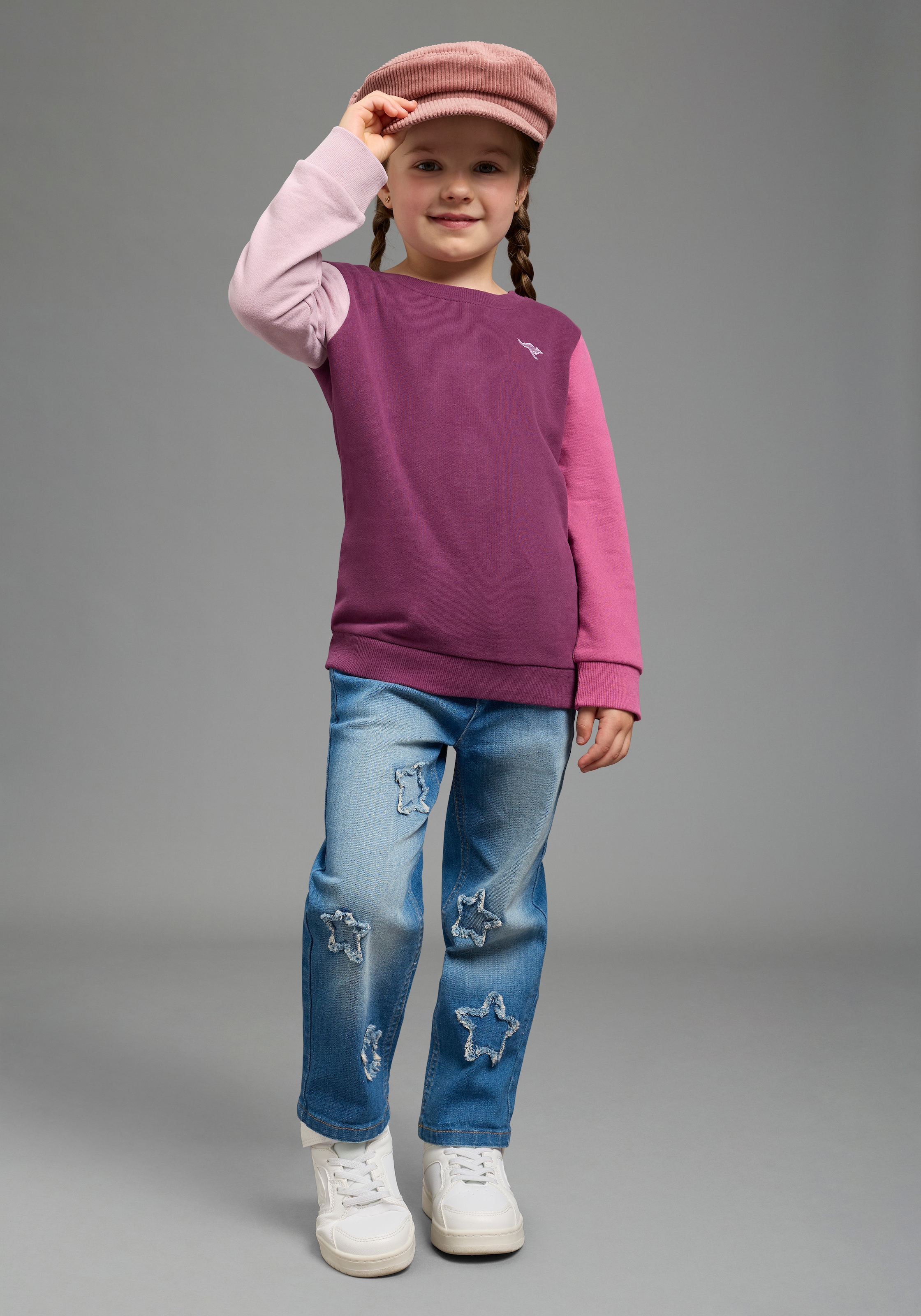 KangaROOS Sweatshirt »Sweatshirt mit kontrastfarbigen Ärmeln und KangaROOS Stickerei«, Sweatshirt in Colorblocking-Design, Mama&Me Style
