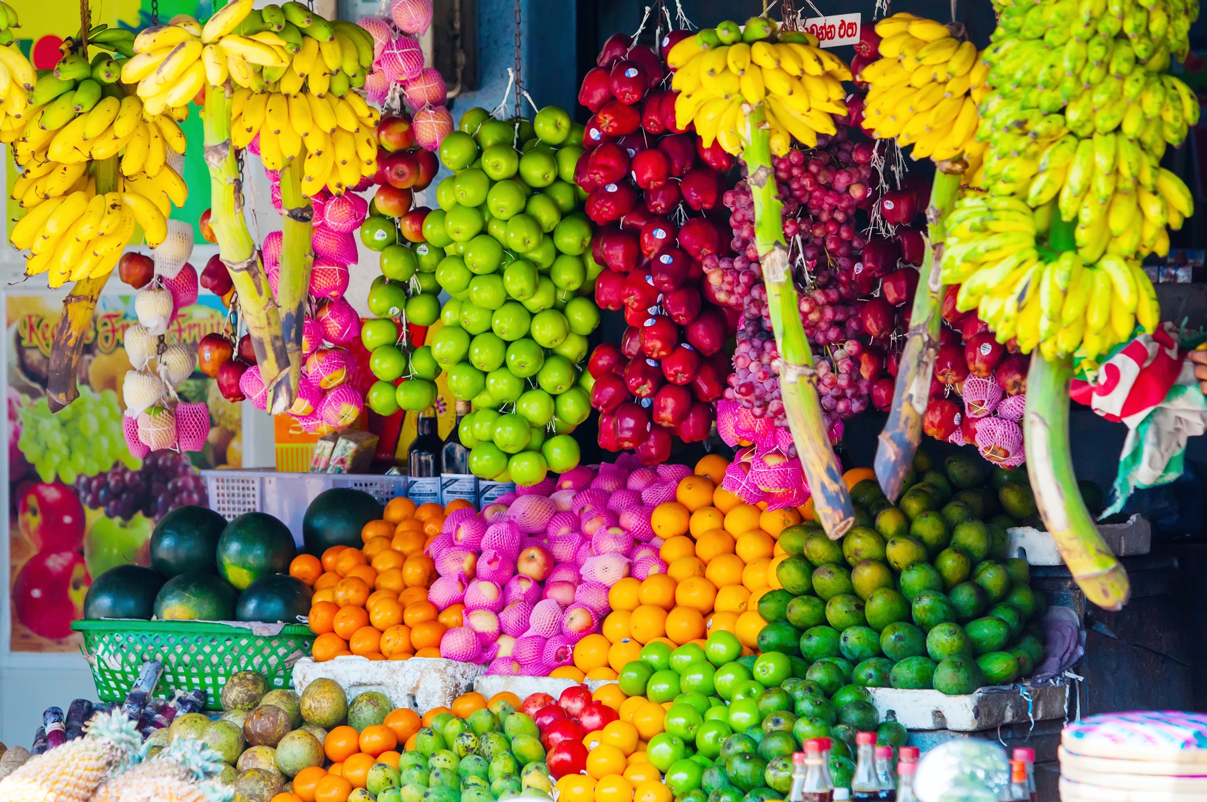 Papermoon Fototapete »FRÜCHTE MARKT-SRI LANKA PFLANZEN NATUR MUSTER DEKOR«