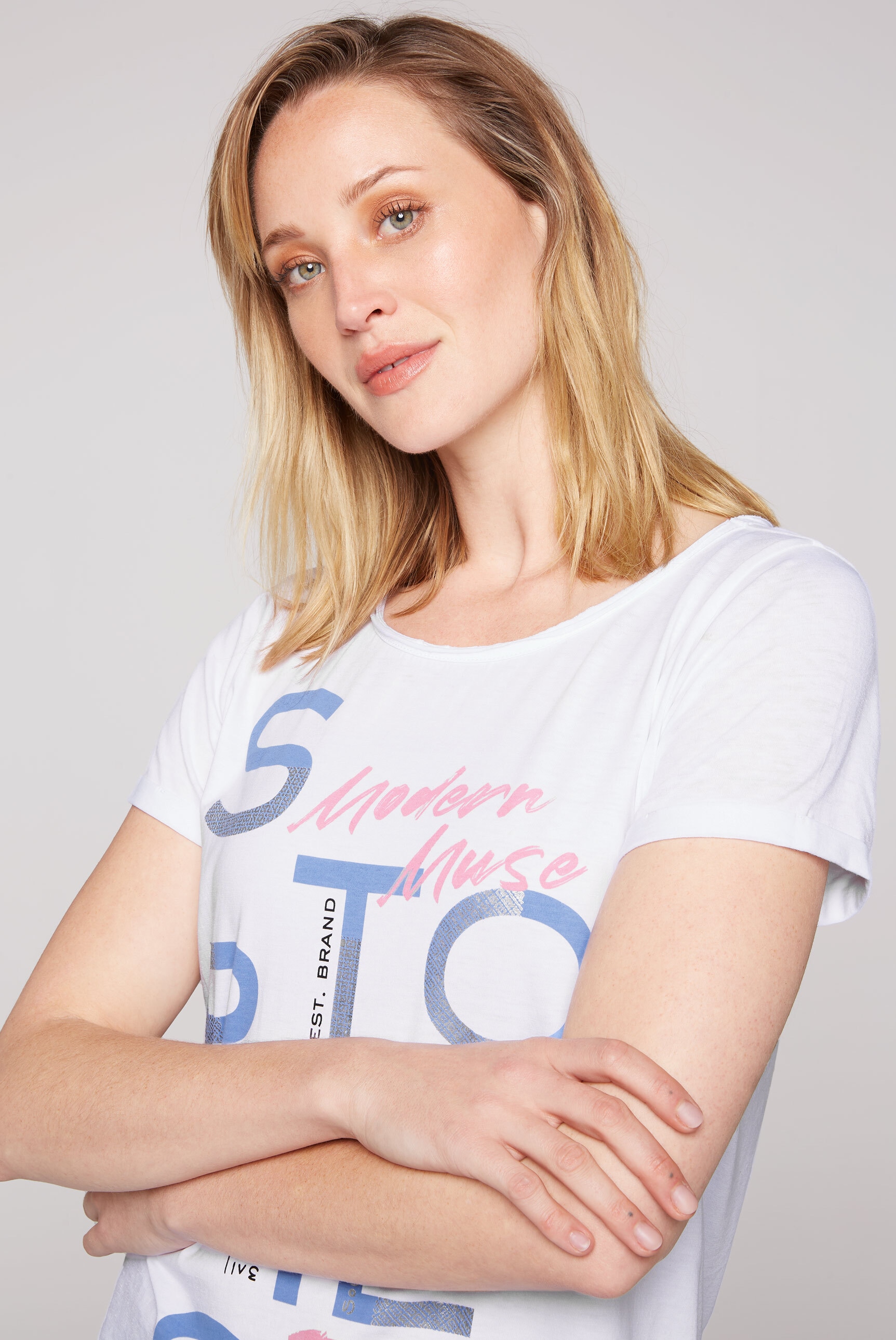 SOCCX Rundhalsshirt, mit offener Kante am Ausschnitt