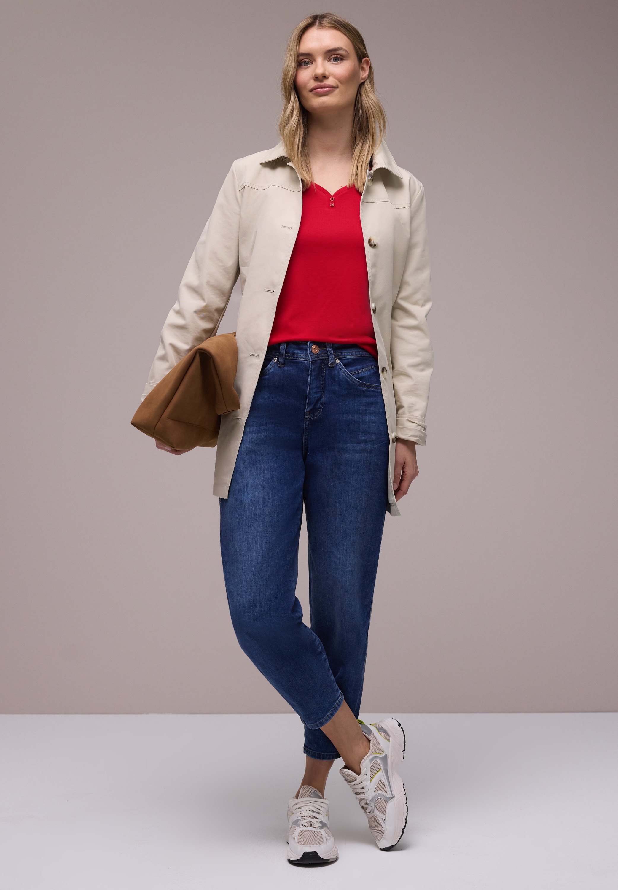 STREET ONE Shirttop mit gerundetem V-Ausschnitt und Knopf-Detail