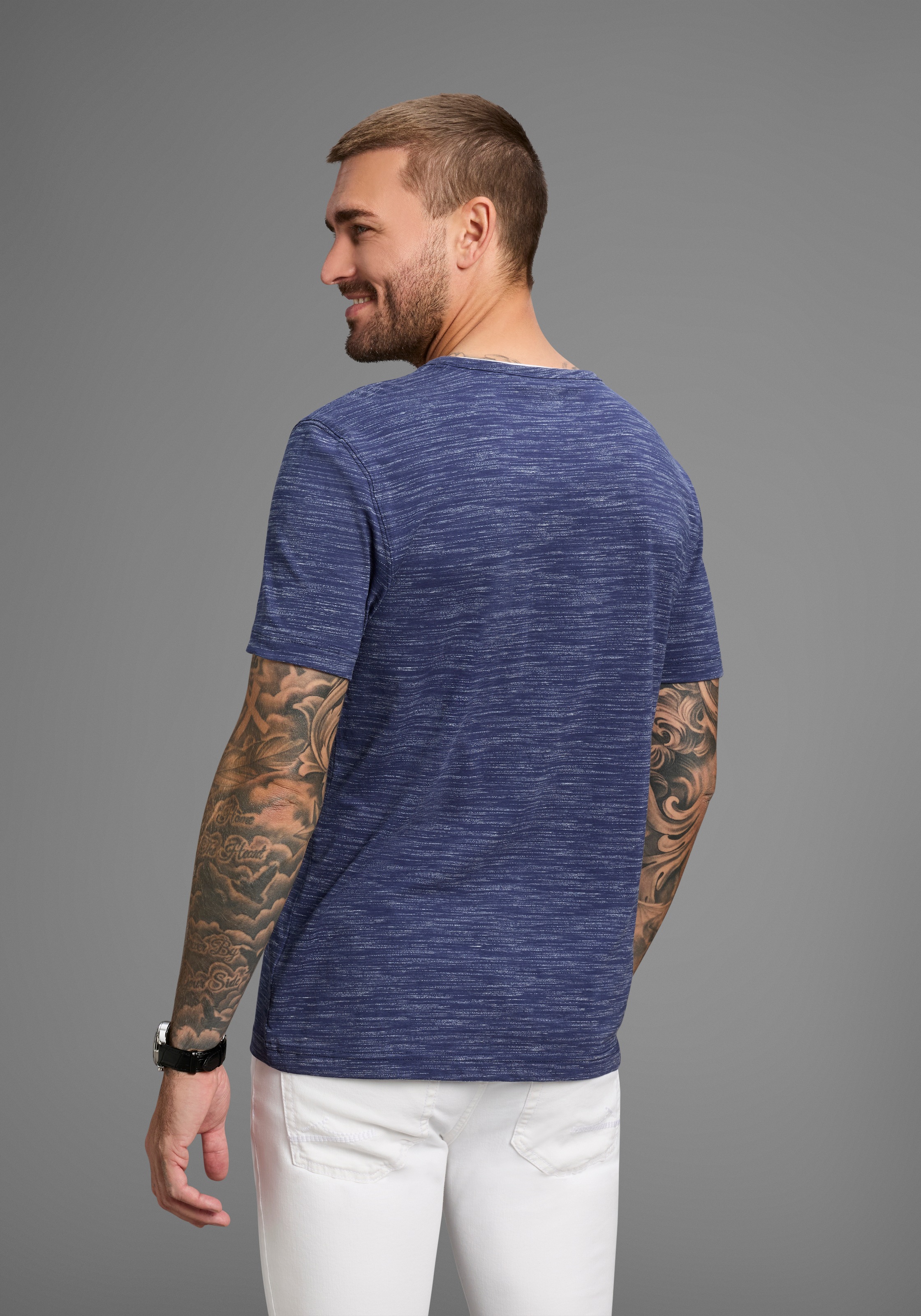 DELMAO Henleyshirt "Neue Kollektion", mit Badge günstig online kaufen