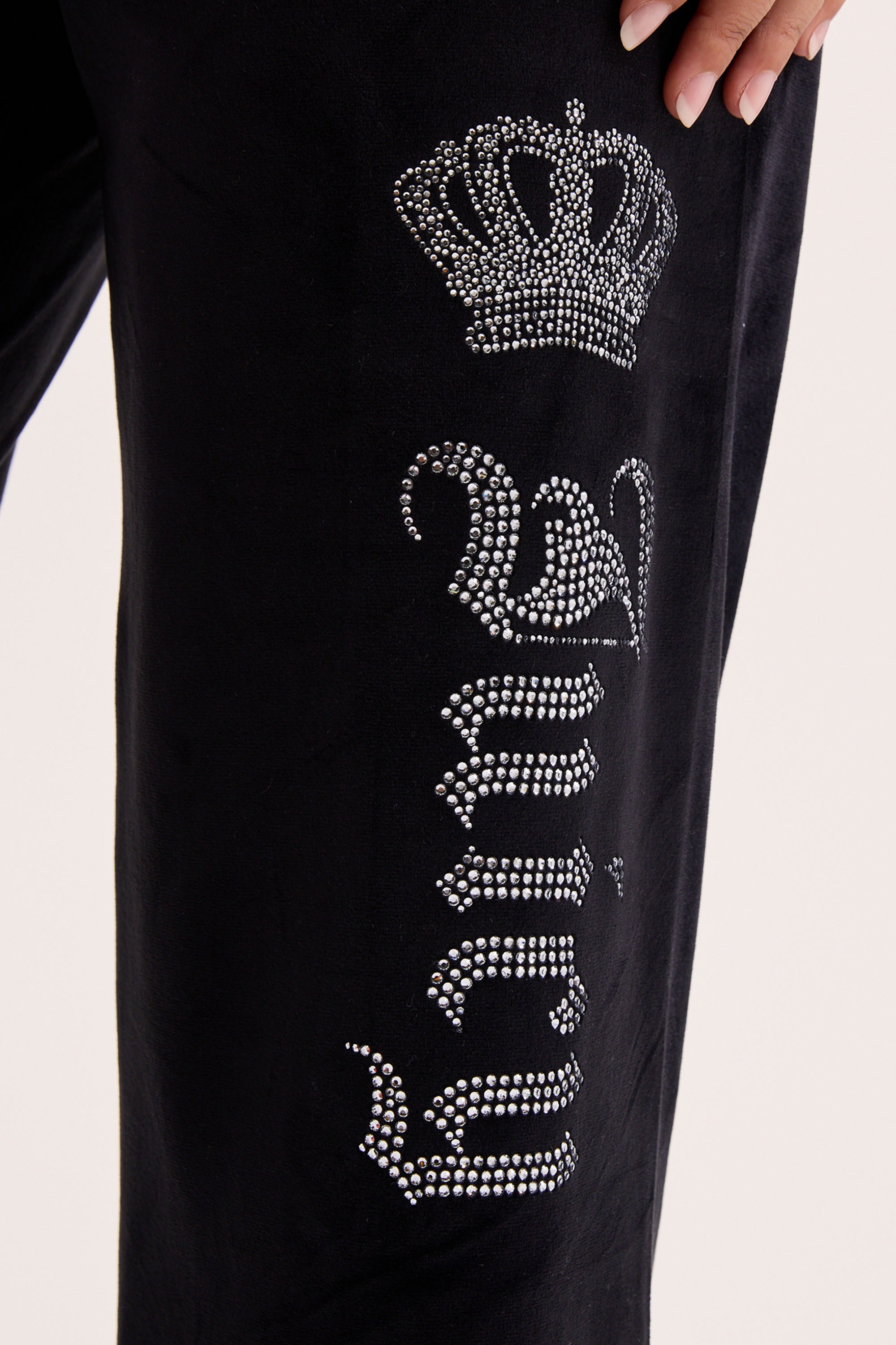 Juicy Couture Sweathose »GOTHIC CROWN OG STRAIGHT LOW RISE PANTS. Damen«  Trainingshose Damen, Sweathose, Velour, Jogginghose mit Glitzer, Sale