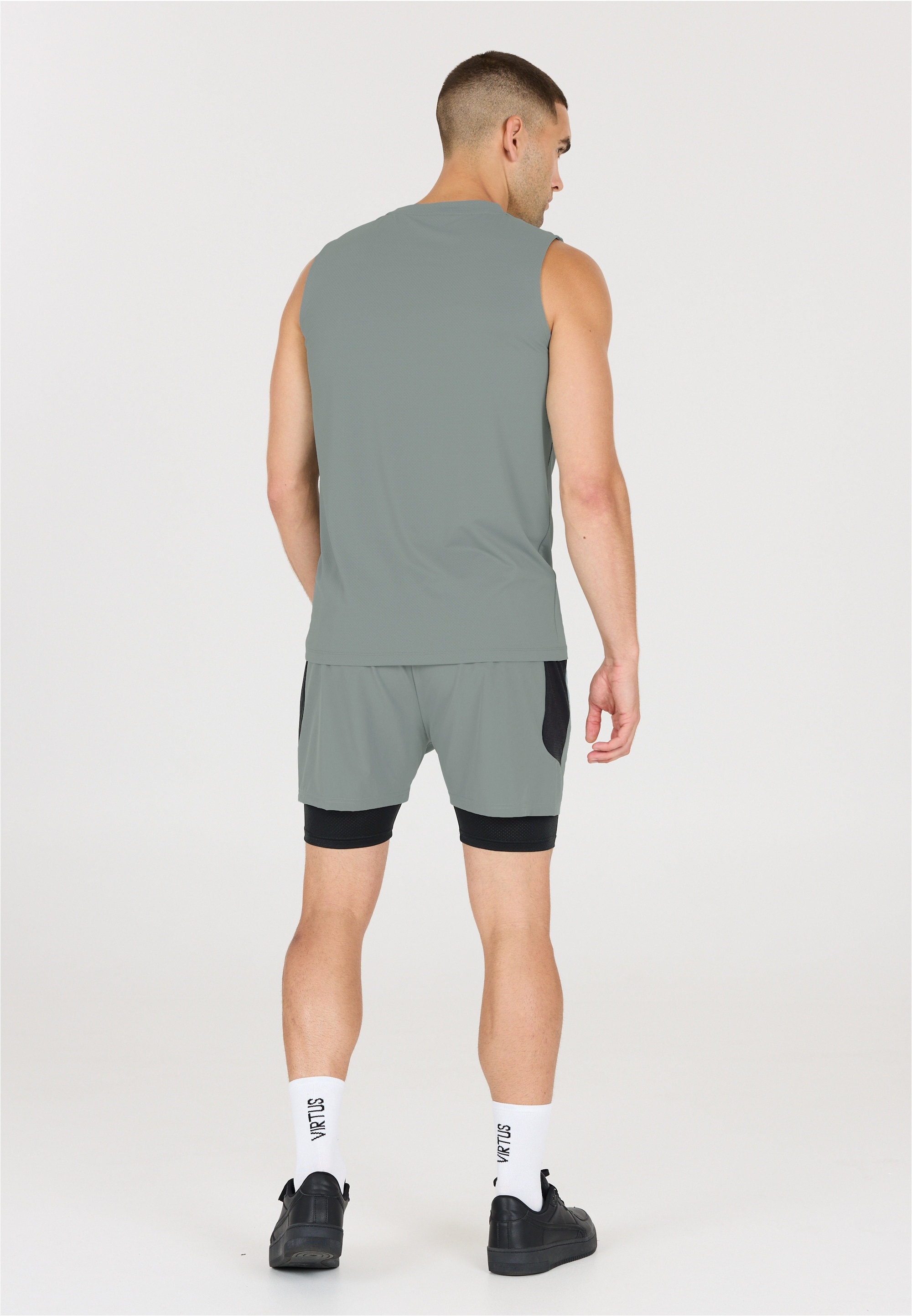 Virtus Shorts »Dylan«, aus atmungsaktivem 4-Wege-Stretch