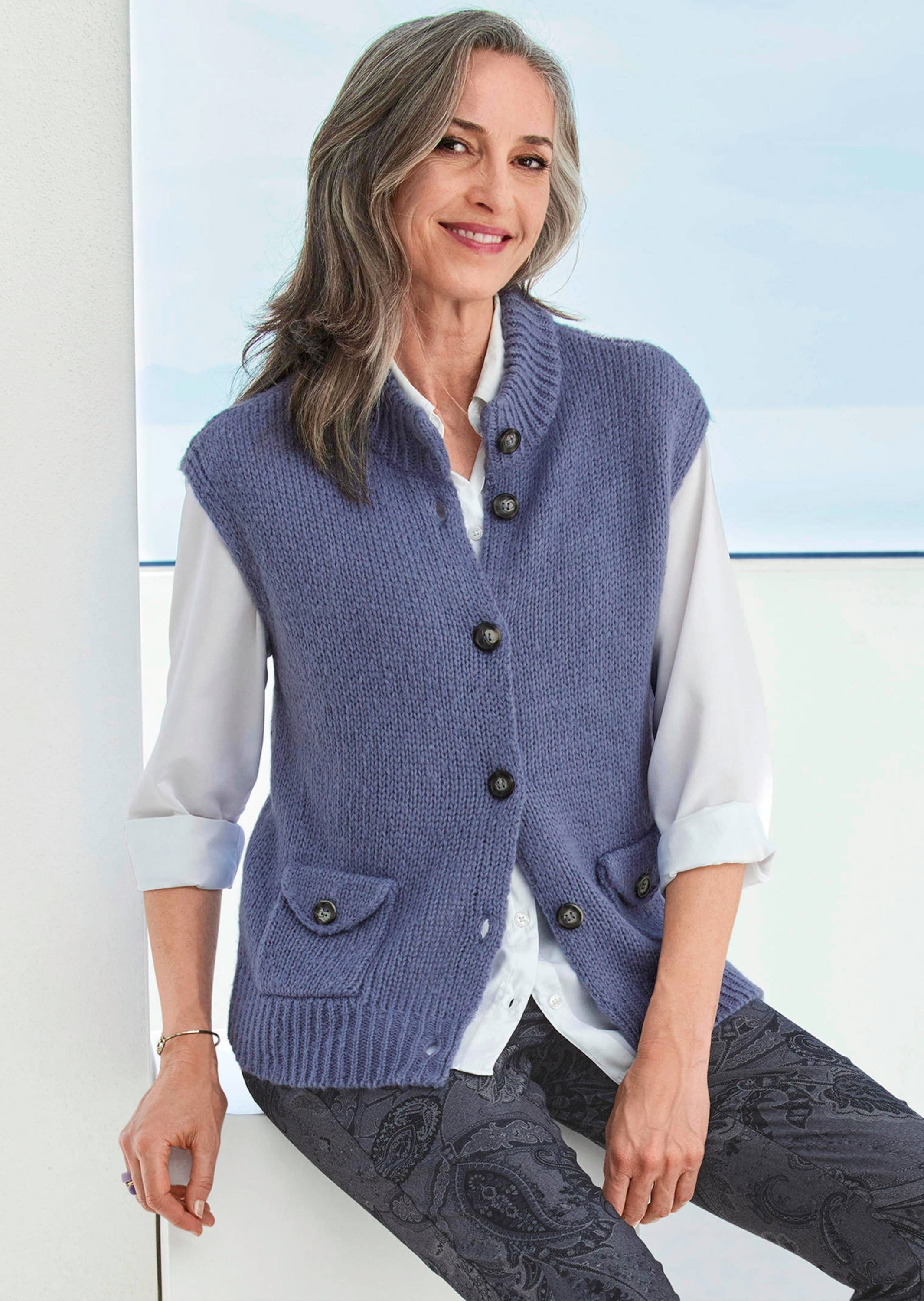Strickjacke GOLDNER "Strickweste mit aufgesetzten Taschen", Damen, Gr. 42, blau (schieferblau), Obermaterial: 100% Polyacryl PAN., gerade, keine/nicht relevant, Strickjacken Strickjacke, keine/nicht relevant 2