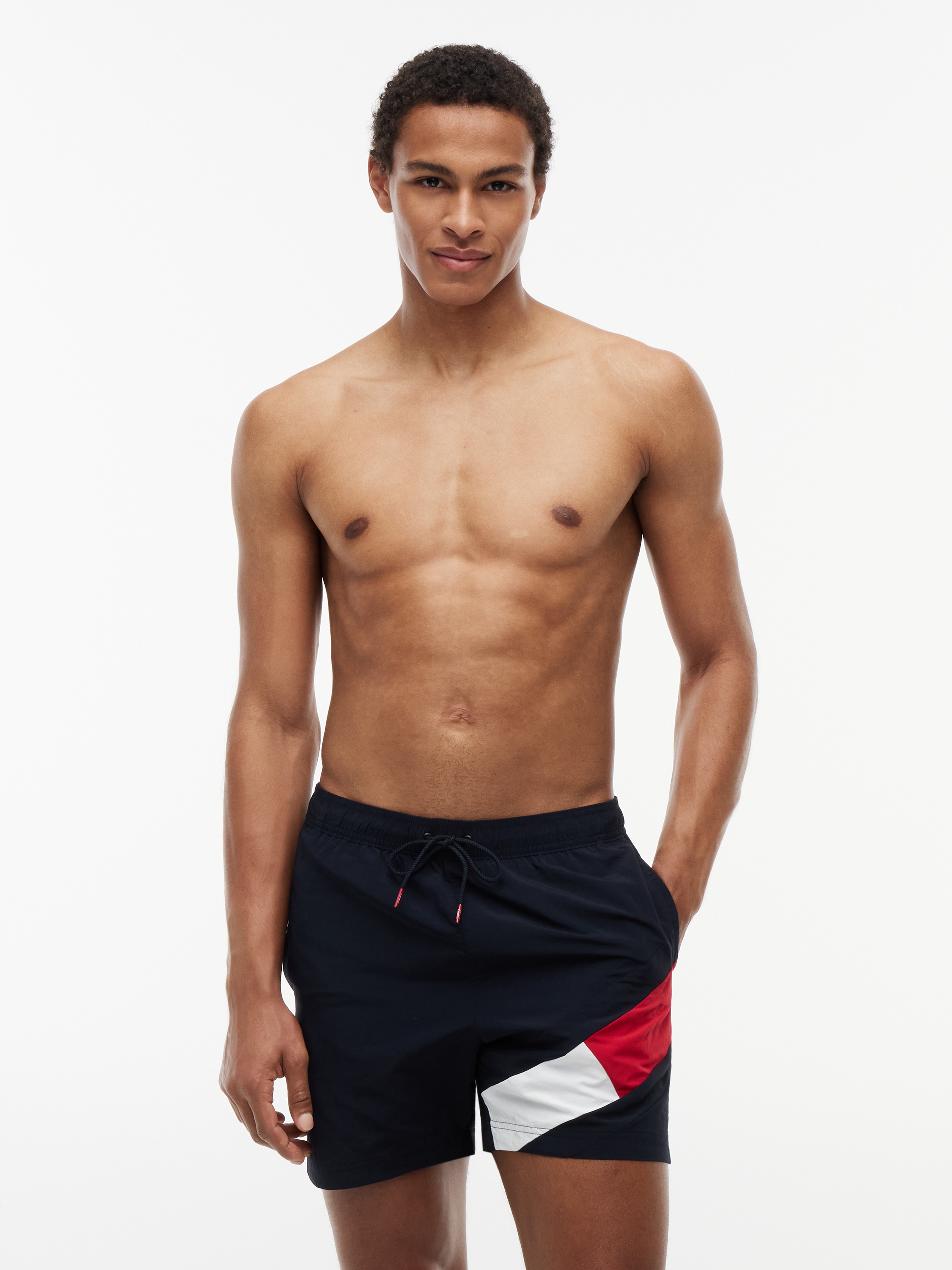 Tommy Hilfiger Swimwear Badeshorts "SF MEDIUM DRAWSTRING" mit Tommy Hilfiger Markenlabel