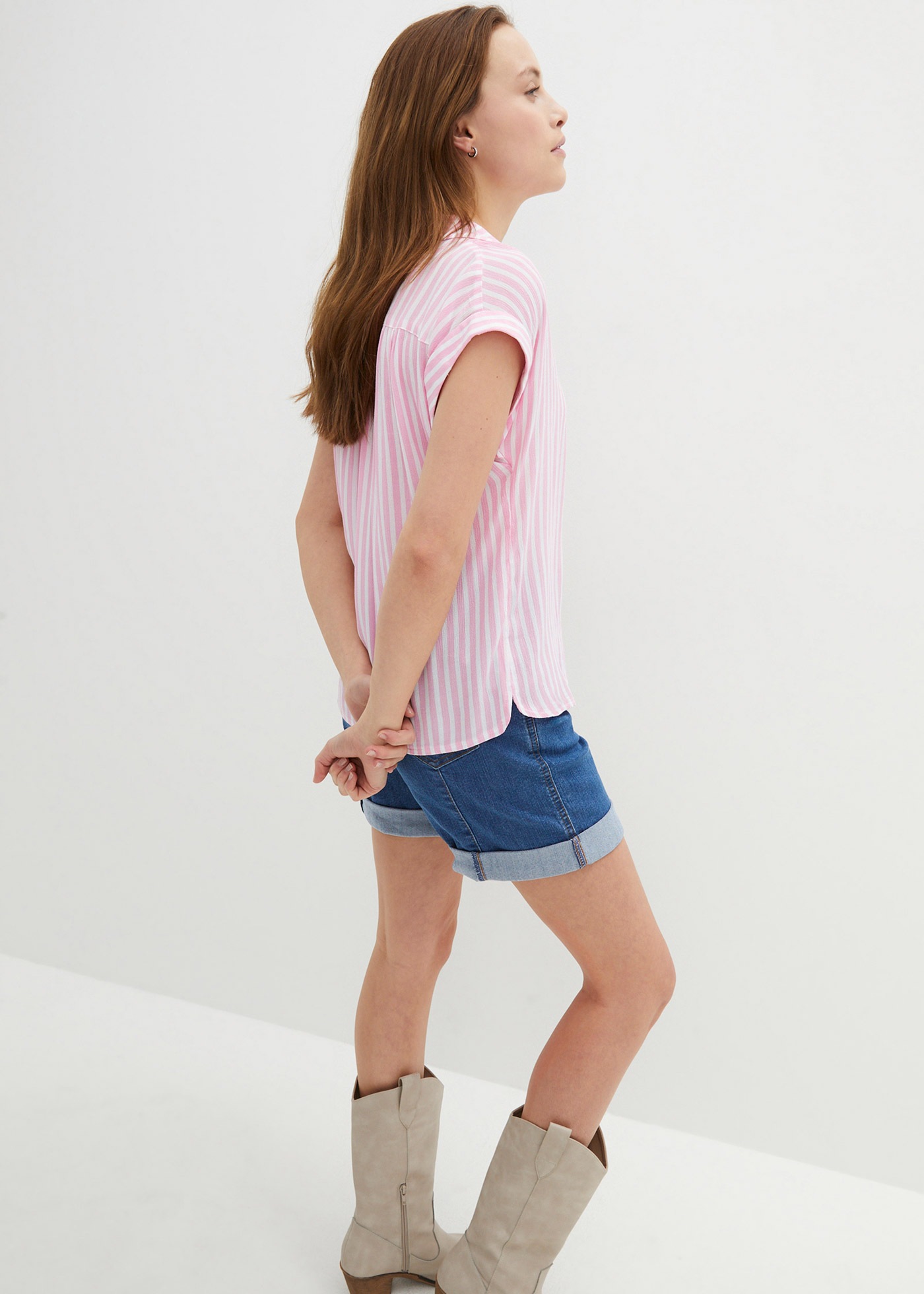 bonprix Kurzarmbluse »Kurzarmbluse aus fließender Viskose« Loose Fit, für einen luftigen Look, aus Viskose, gestreift