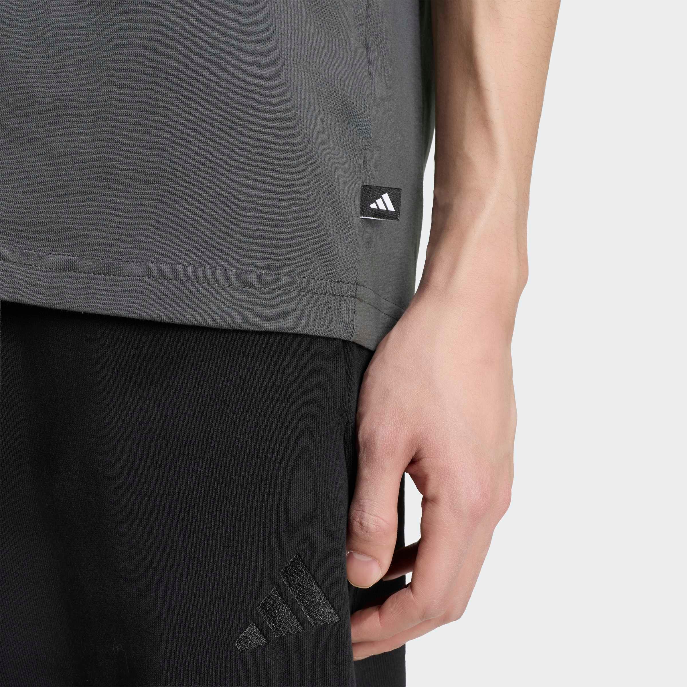 adidas Sportswear T-Shirt »M EMB SLIDES T« mit Rundhalsausschnitt, ohne Verschluss, sportlicher Stil