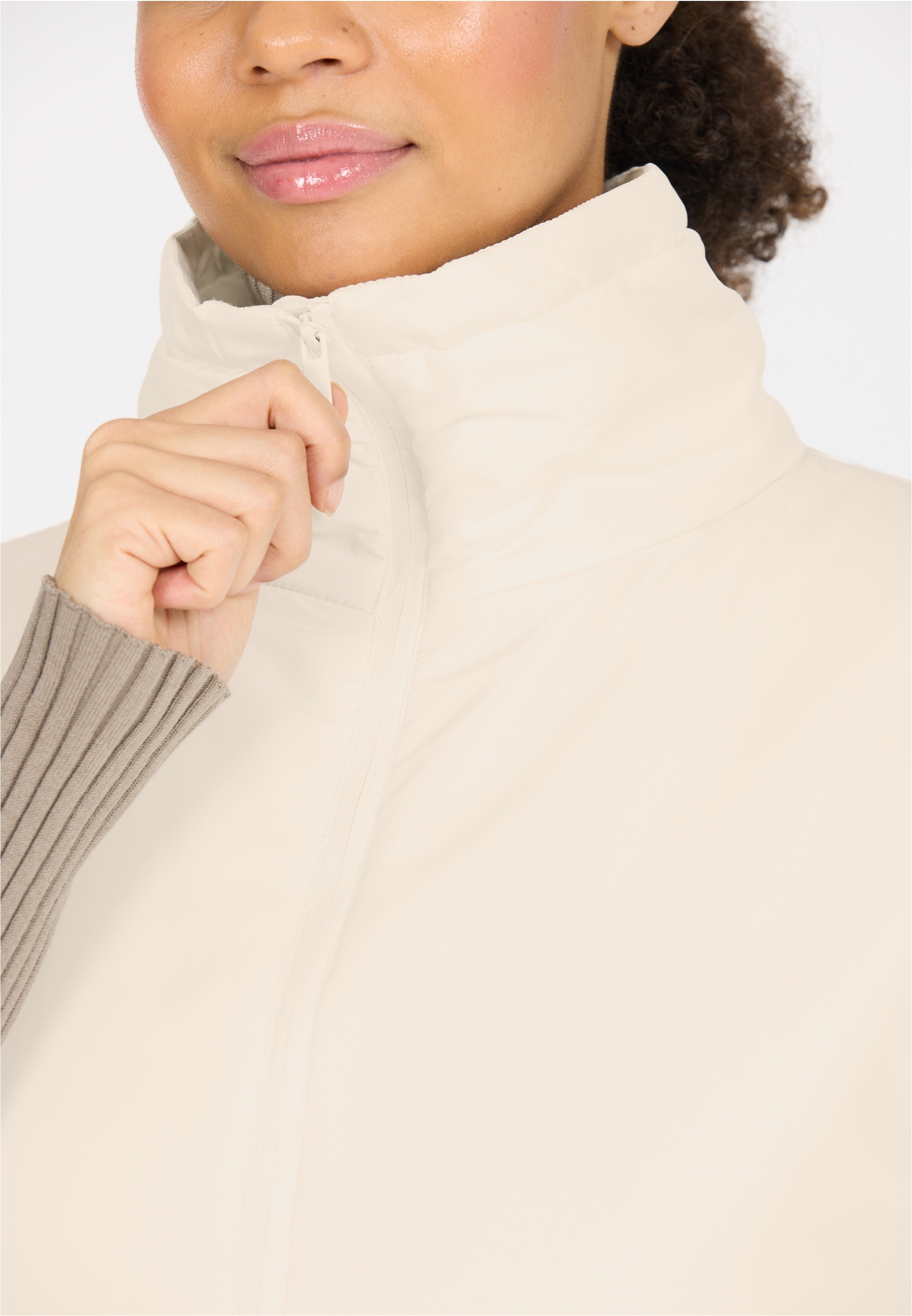 ATHLECIA Softshellweste »Ayanda«, mit wärmeisolierendem PRIMALOFT-Futter