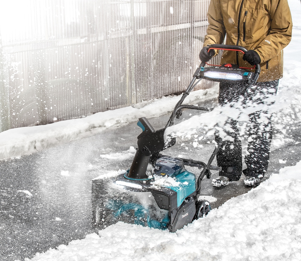 Makita Akku-Schneefräse »»SN001GZ« 40V max., XGT, 530 mm, 180°, ohne Akku und Ladegerät« kompakt  mit 530mm Räumbreite, stufenlosem Auswurf & LED-Beleuchtung
