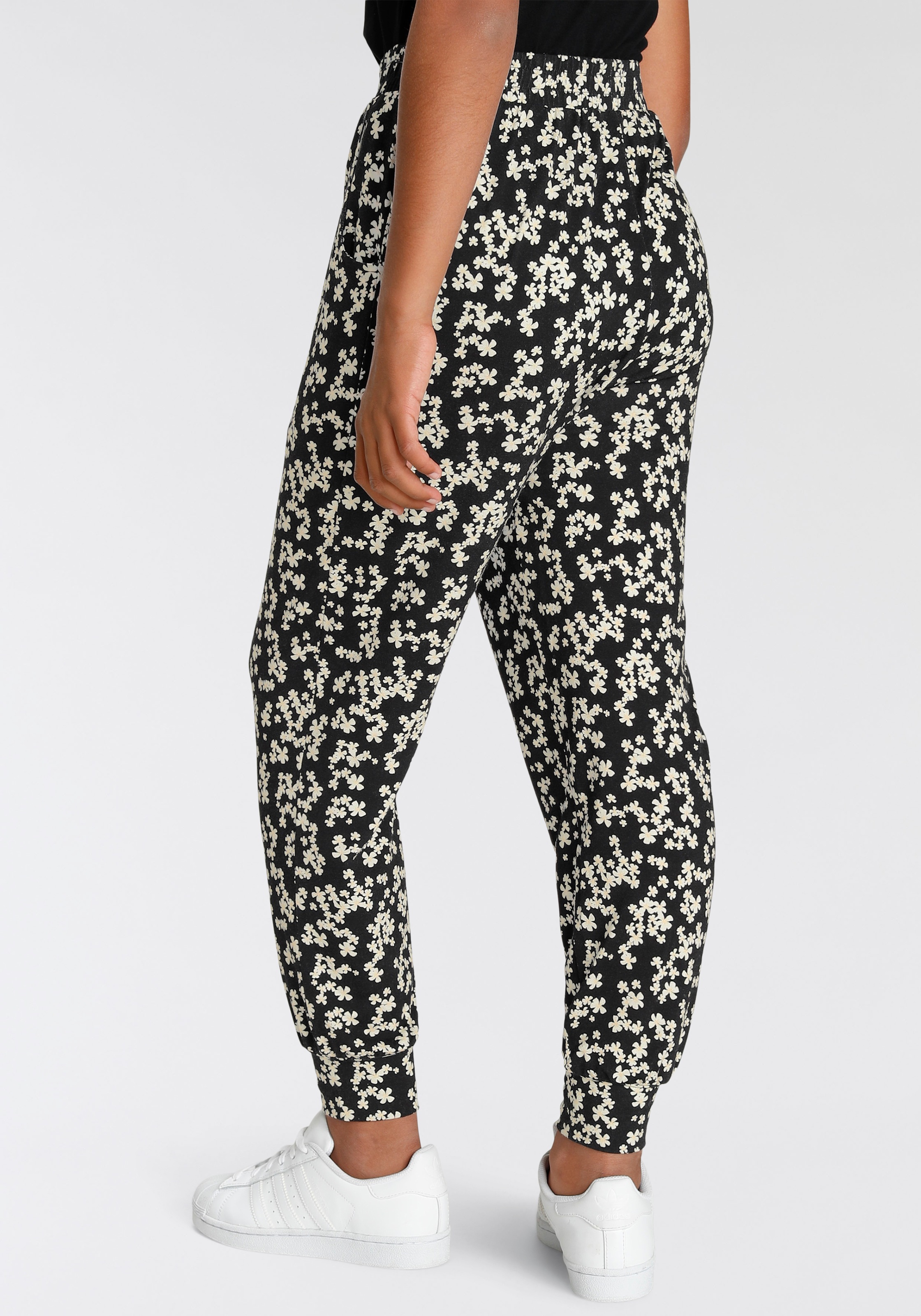 Thumbnail - KIDSWORLD Haremshose "Viskosehose allover gemustert" mit Blumen bedruckt