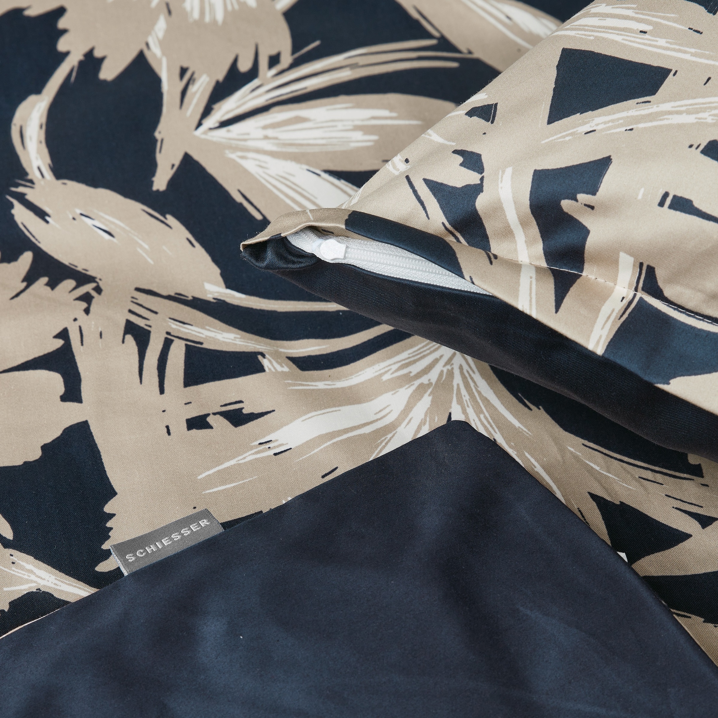 Schiesser Wendebettwäsche »Artistic aus weichem Baumwoll-Satin mit floralem Muster«, Made in Green