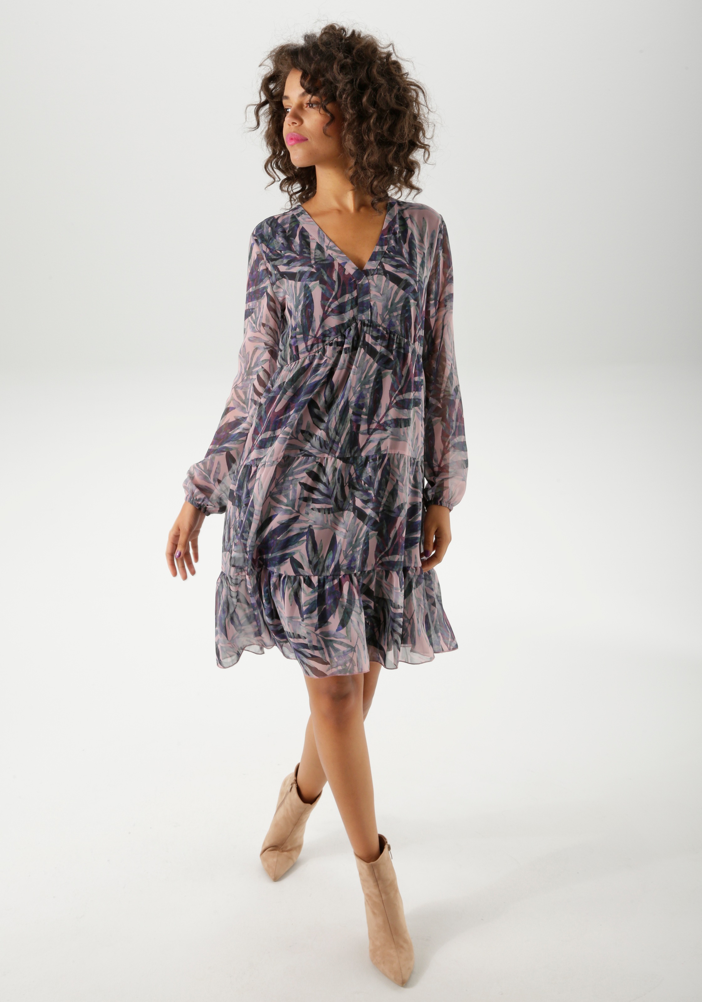 Aniston CASUAL Tunikakleid, mit exotischen Blättern im Batik-Look bedruckt günstig online kaufen
