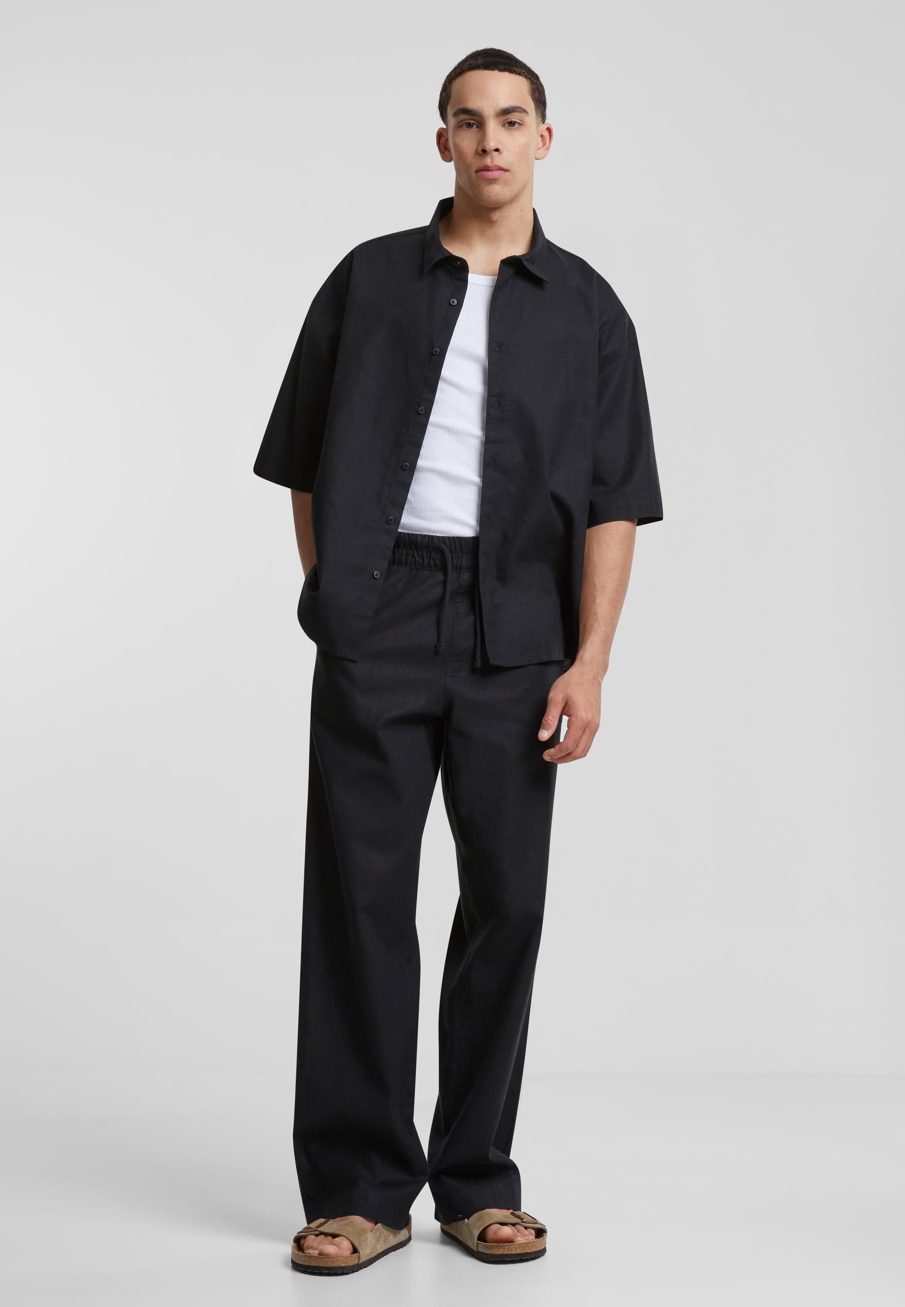 URBAN CLASSICS Stoffhose »Urban Classics Herren Loose Cotton Linen Pants«, (1 tlg.)