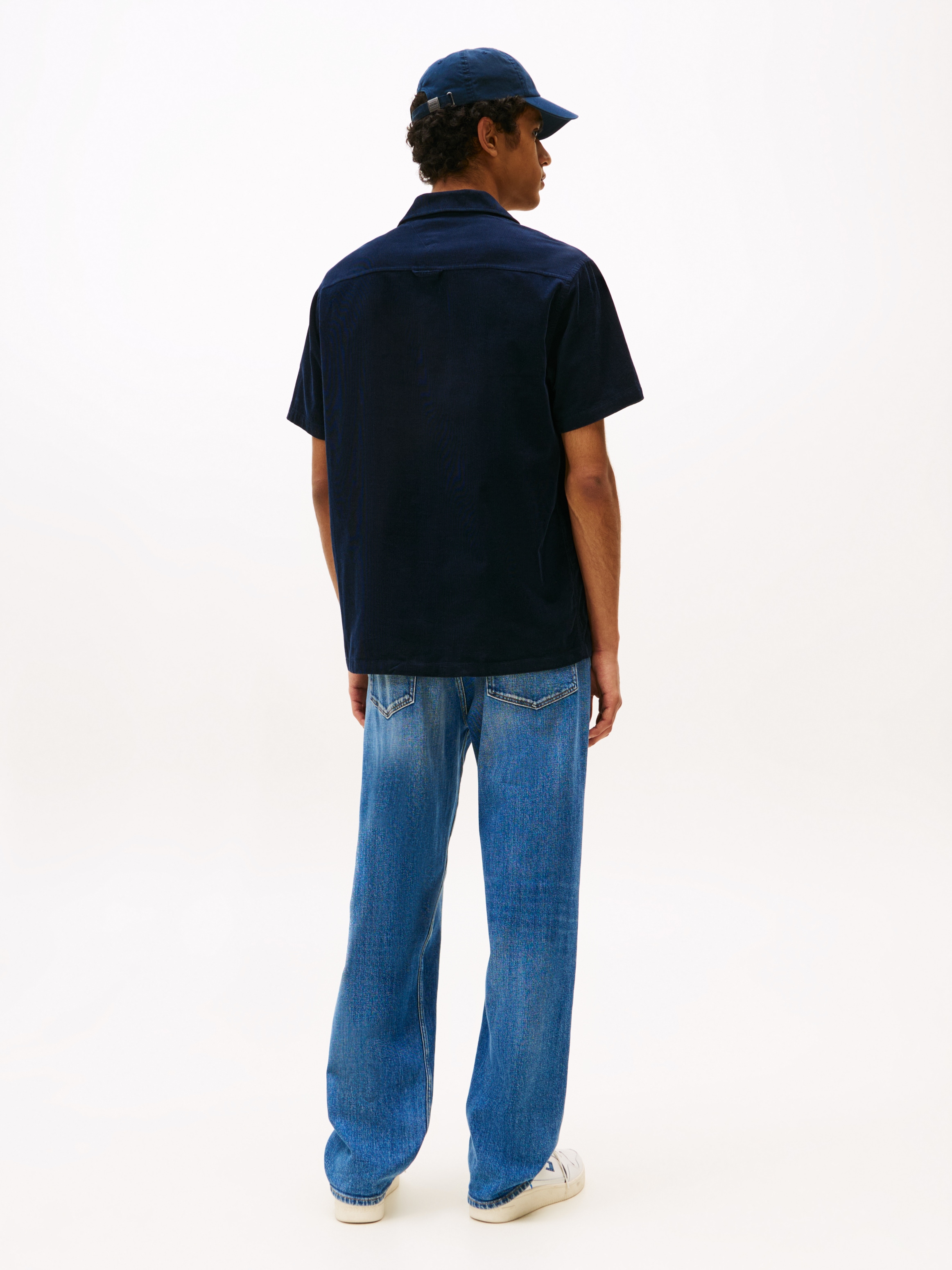 Tommy Jeans Kurzarmhemd »TJM CORD REG CAMP SHIRT«, Mit Rundhalsausschnitt