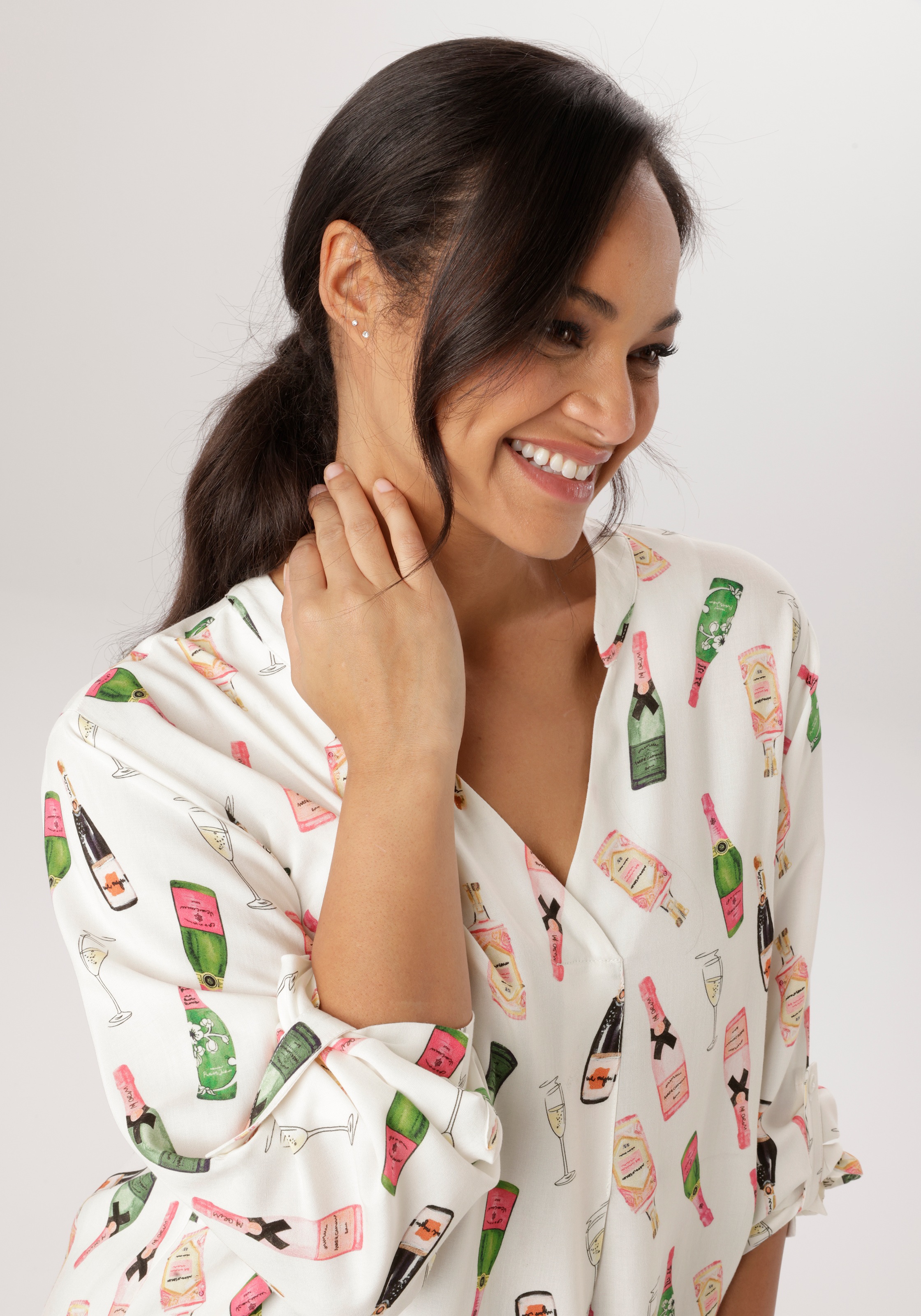 Thumbnail - Aniston PLUS Schlupfbluse mit Sektfläschchen bedruckt