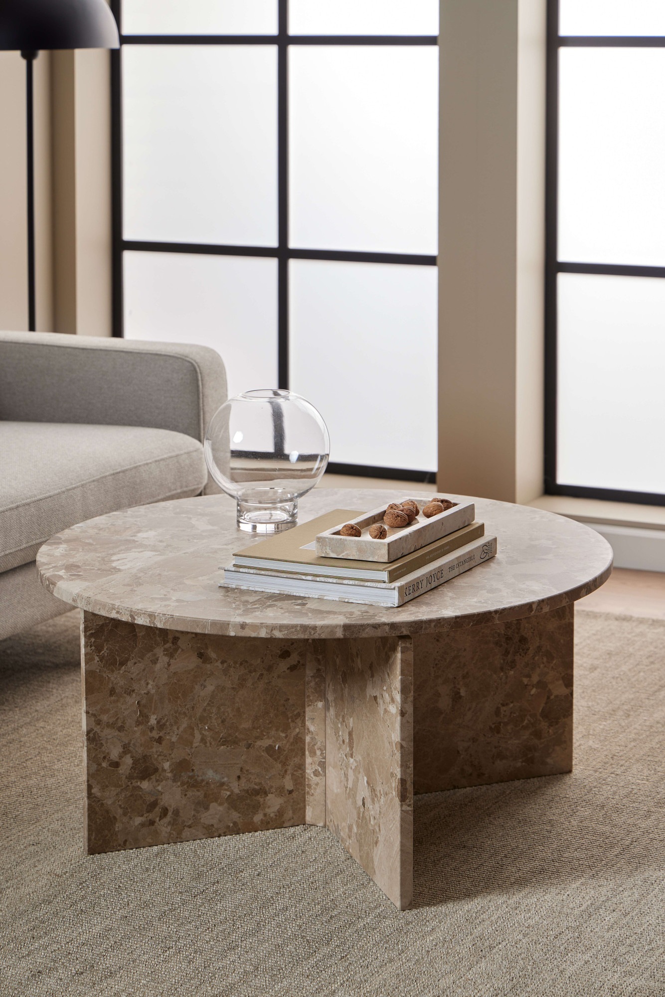 ACTONA GROUP Couchtisch »Vega«, Couchtisch, und V-förmig Gestell matt Latte lackiert Marmor, Ø90x42 cm