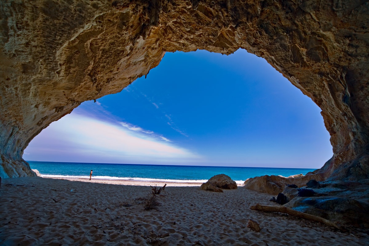 Papermoon Fototapete "Höhle Cala Luna Sardinien"